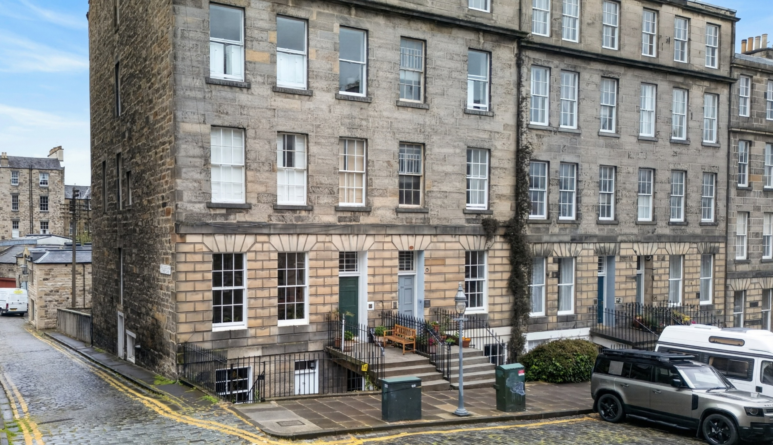 5 bedroom Flat For Sale