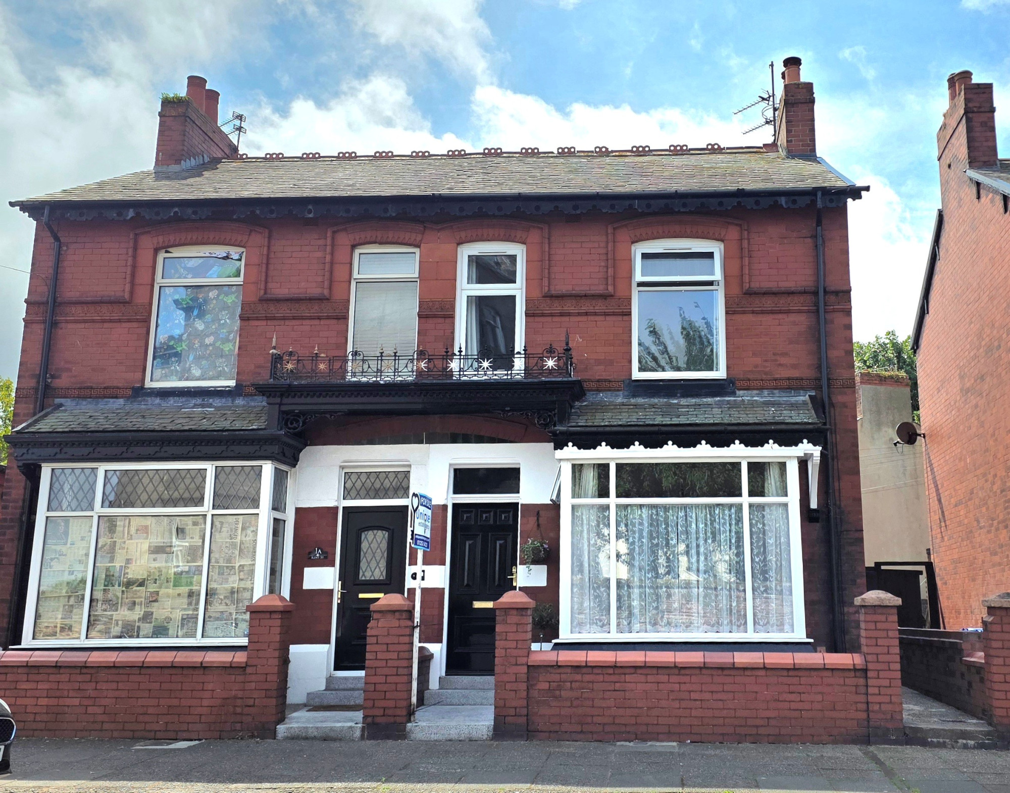 3 bedroom Semi-detached house Under Offer
