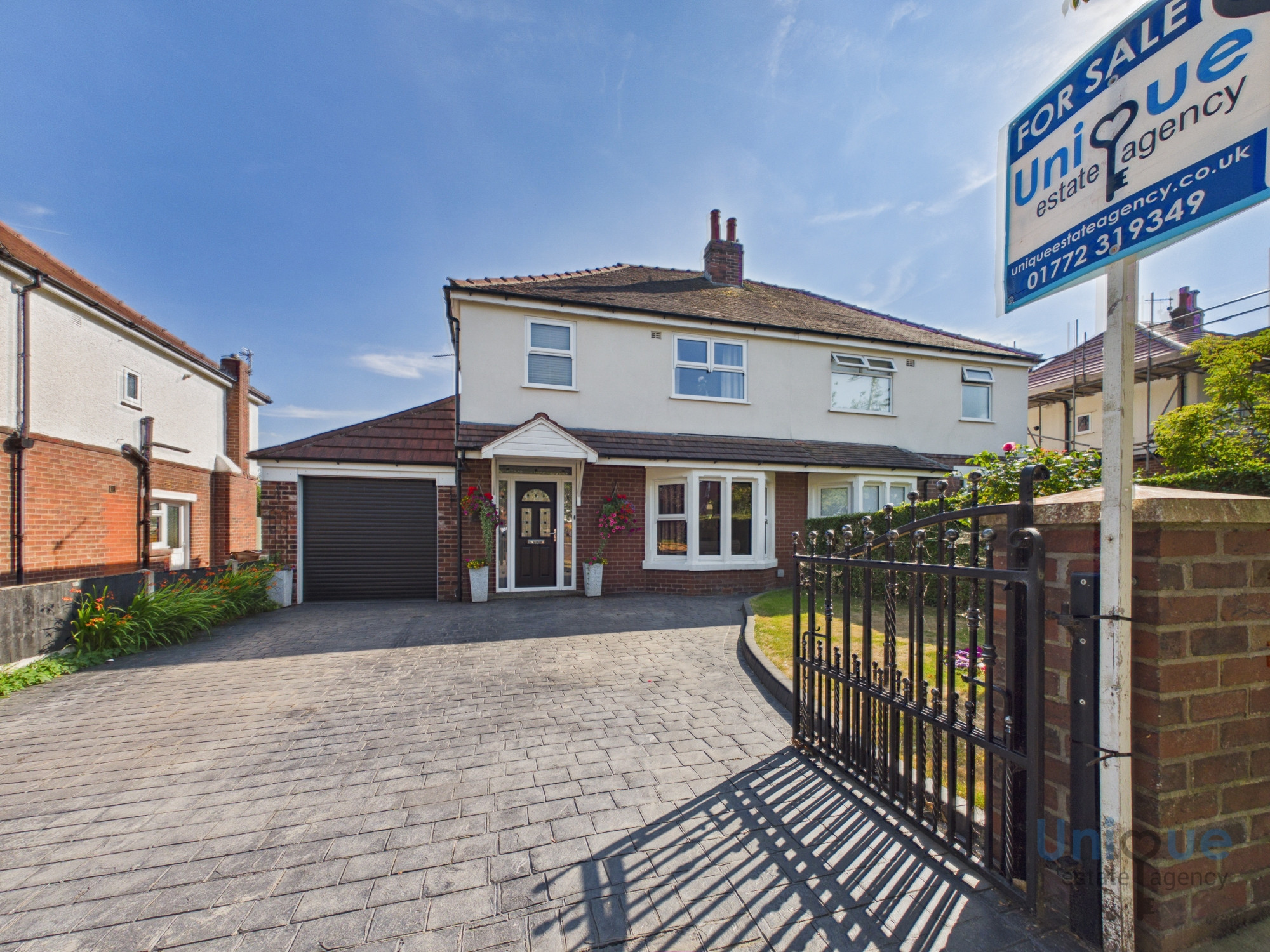 3 bedroom Semi-detached house Under Offer