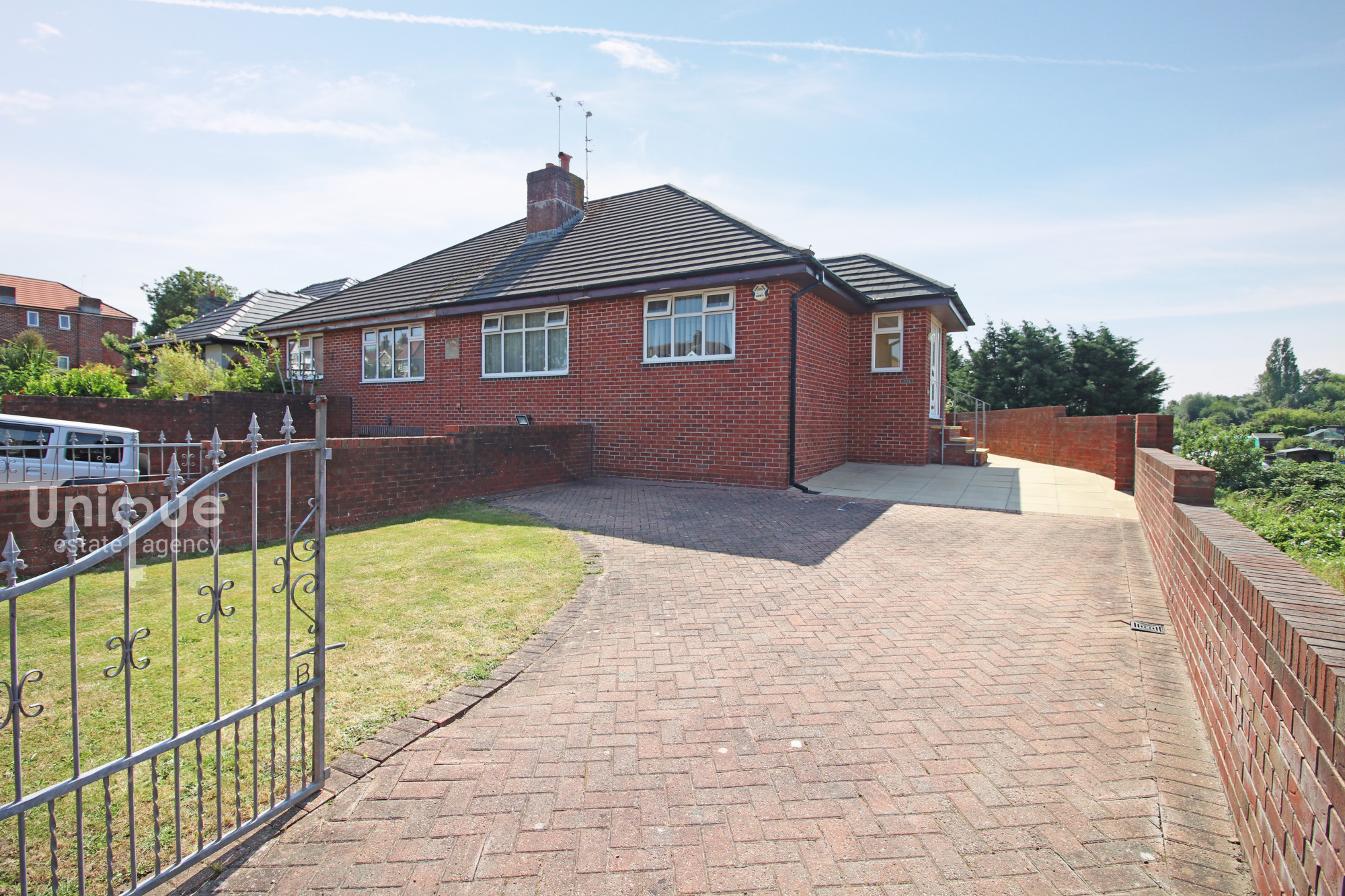 3 bedroom Detached bungalow Under Offer