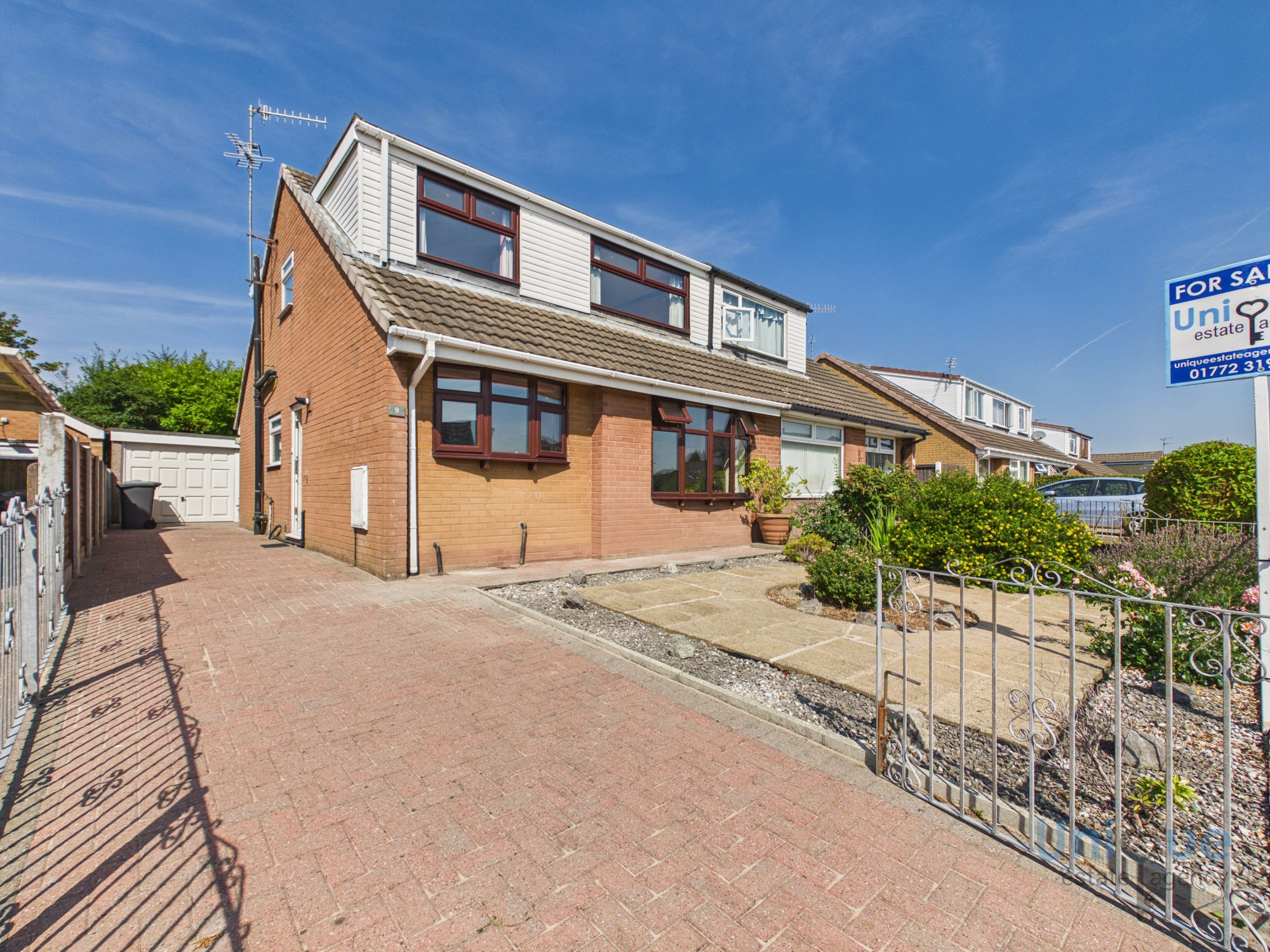 5 bedroom Semi-detached house Under Offer