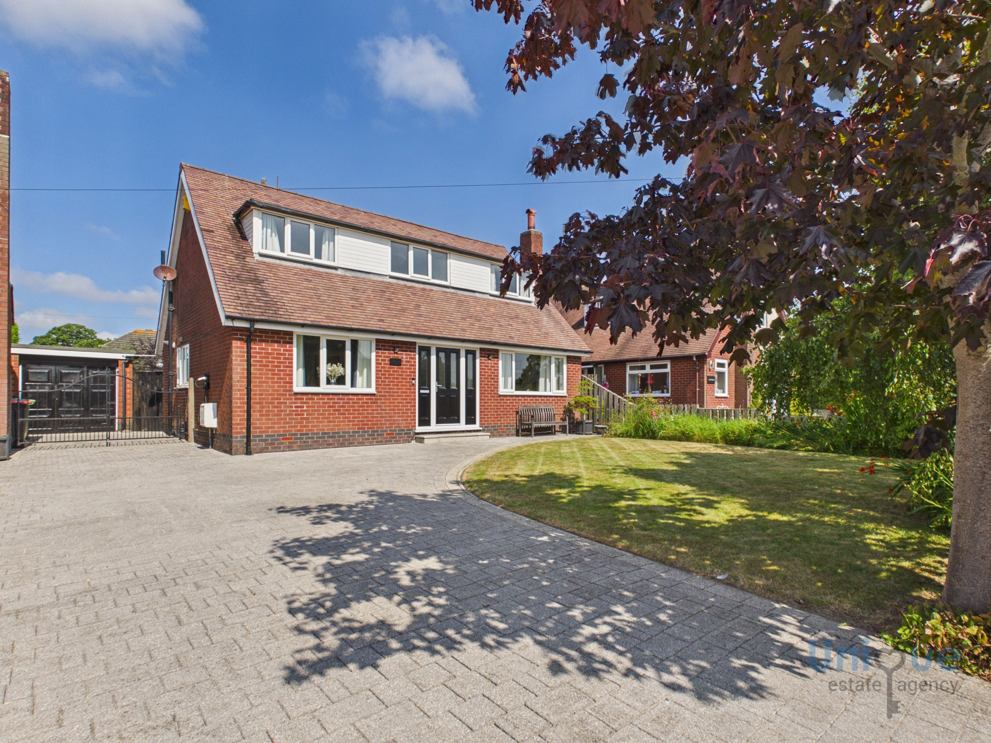 3 bedroom Link detached house Under Offer