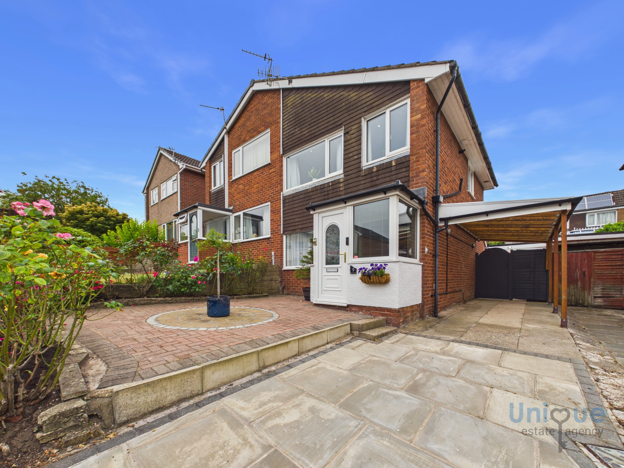 3 bedroom Semi-detached house For Sale