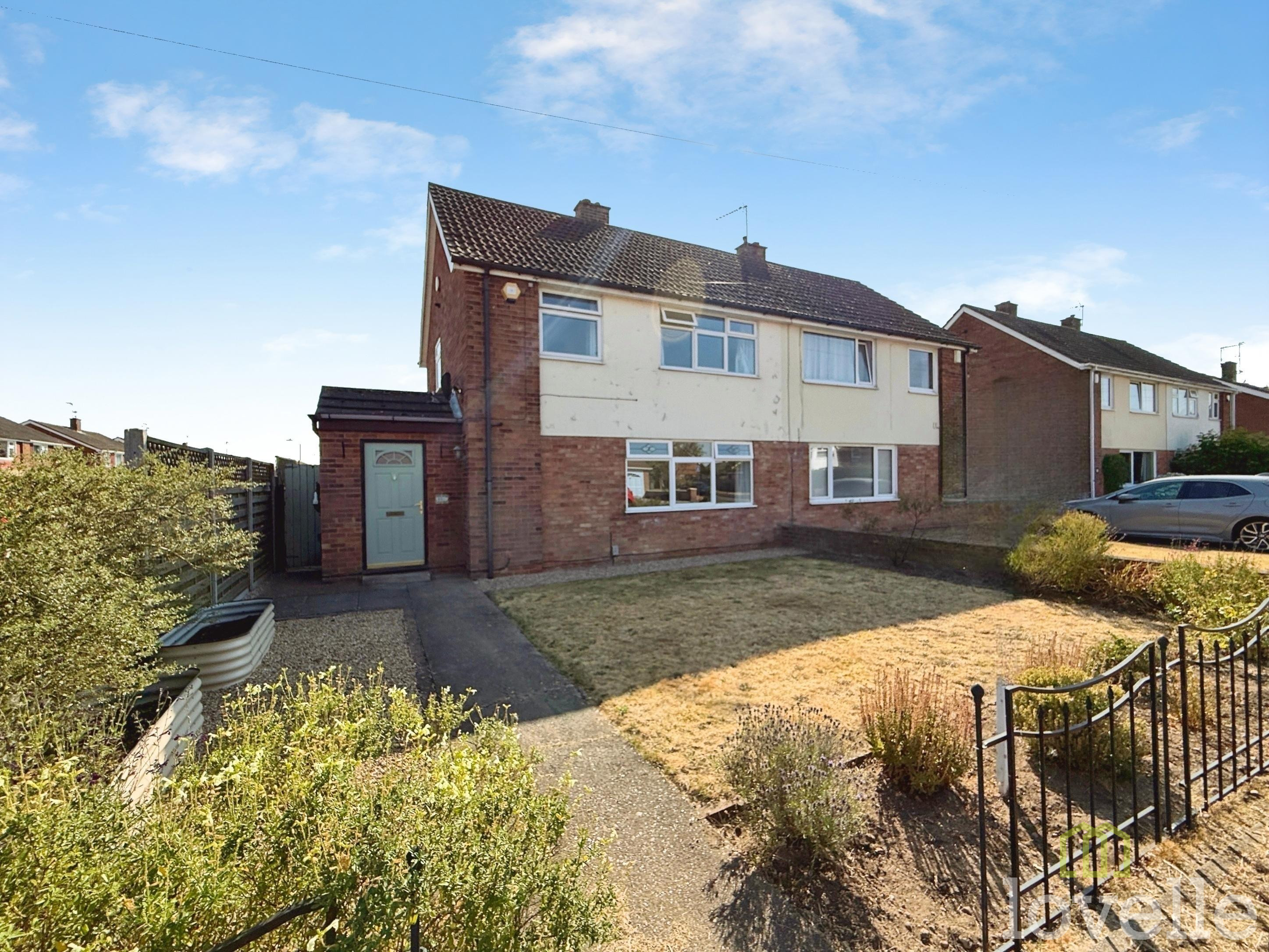 3 bedroom Semi-detached house For Sale