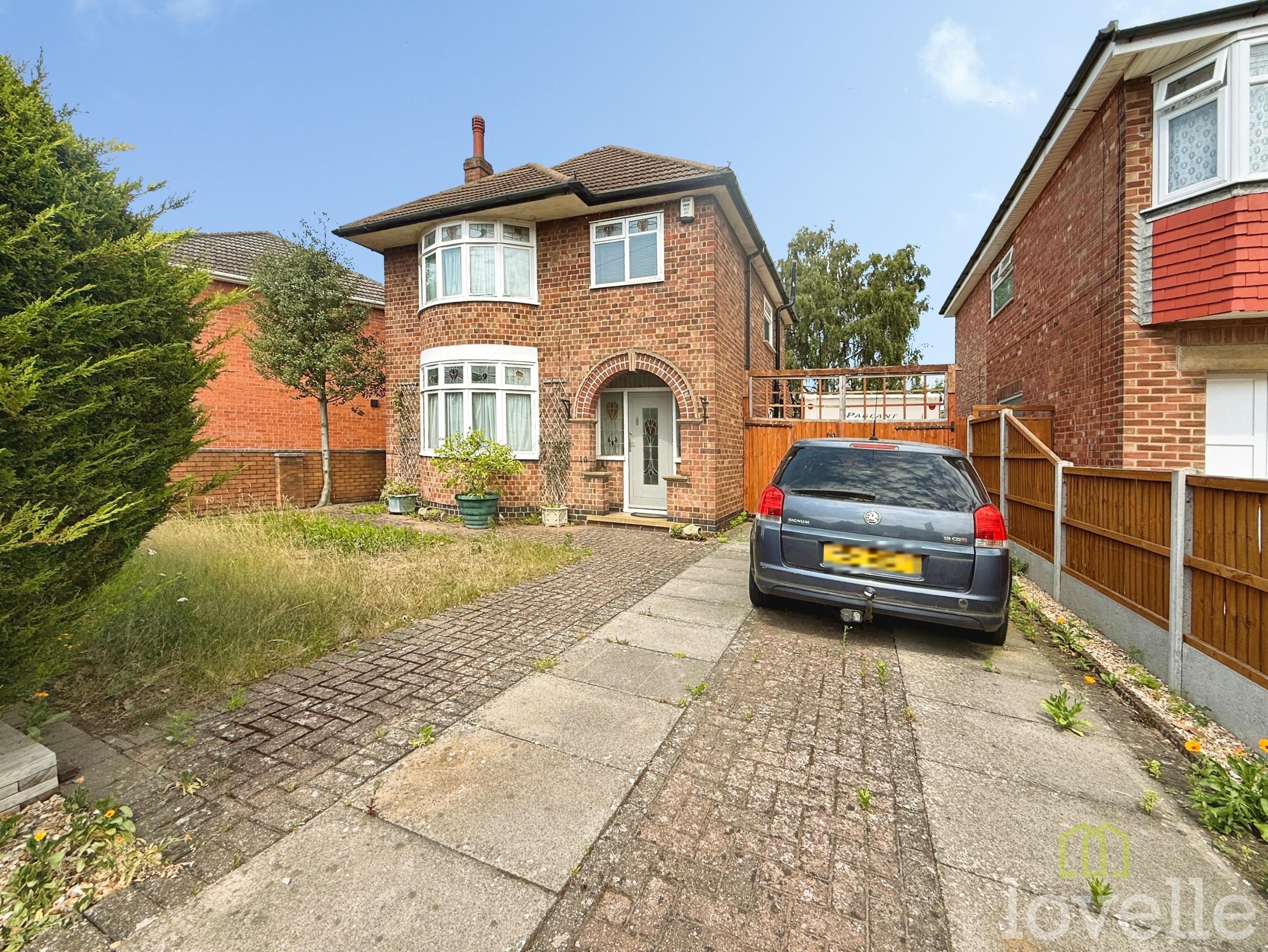 3 bedroom Detached house For Sale