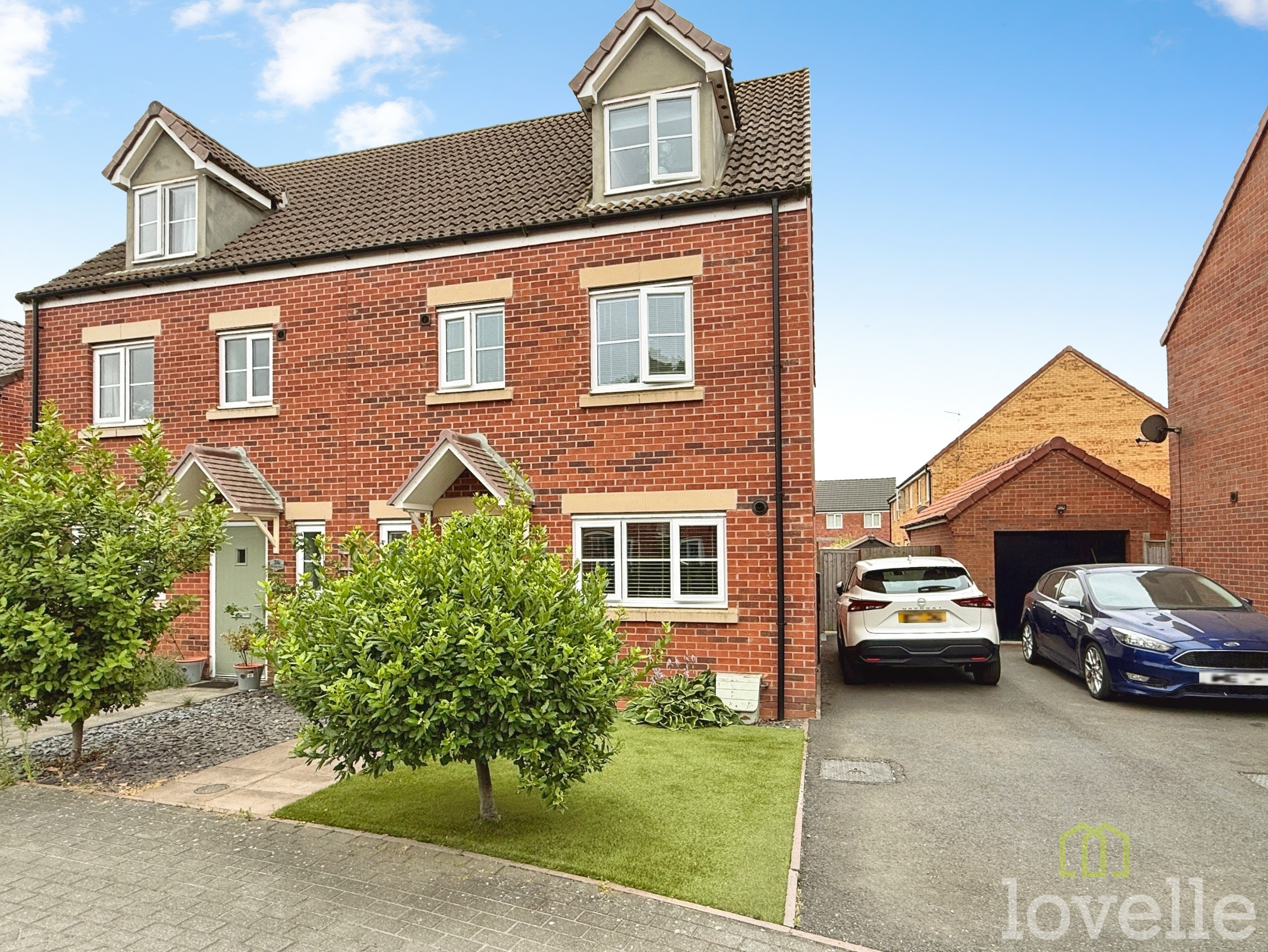 4 bedroom Semi-detached house For Sale