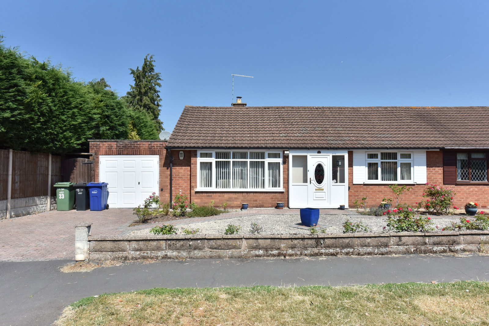 2 bedroom Detached bungalow Under Offer