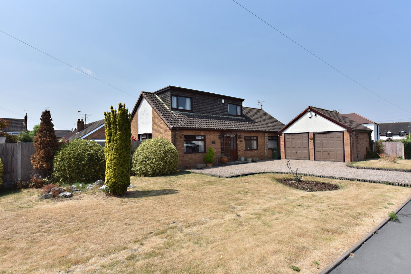 5 bedroom Detached bungalow For Sale