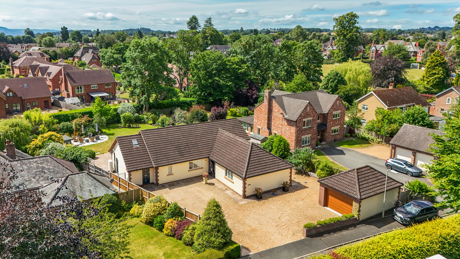 3 bedroom Detached bungalow Under Offer