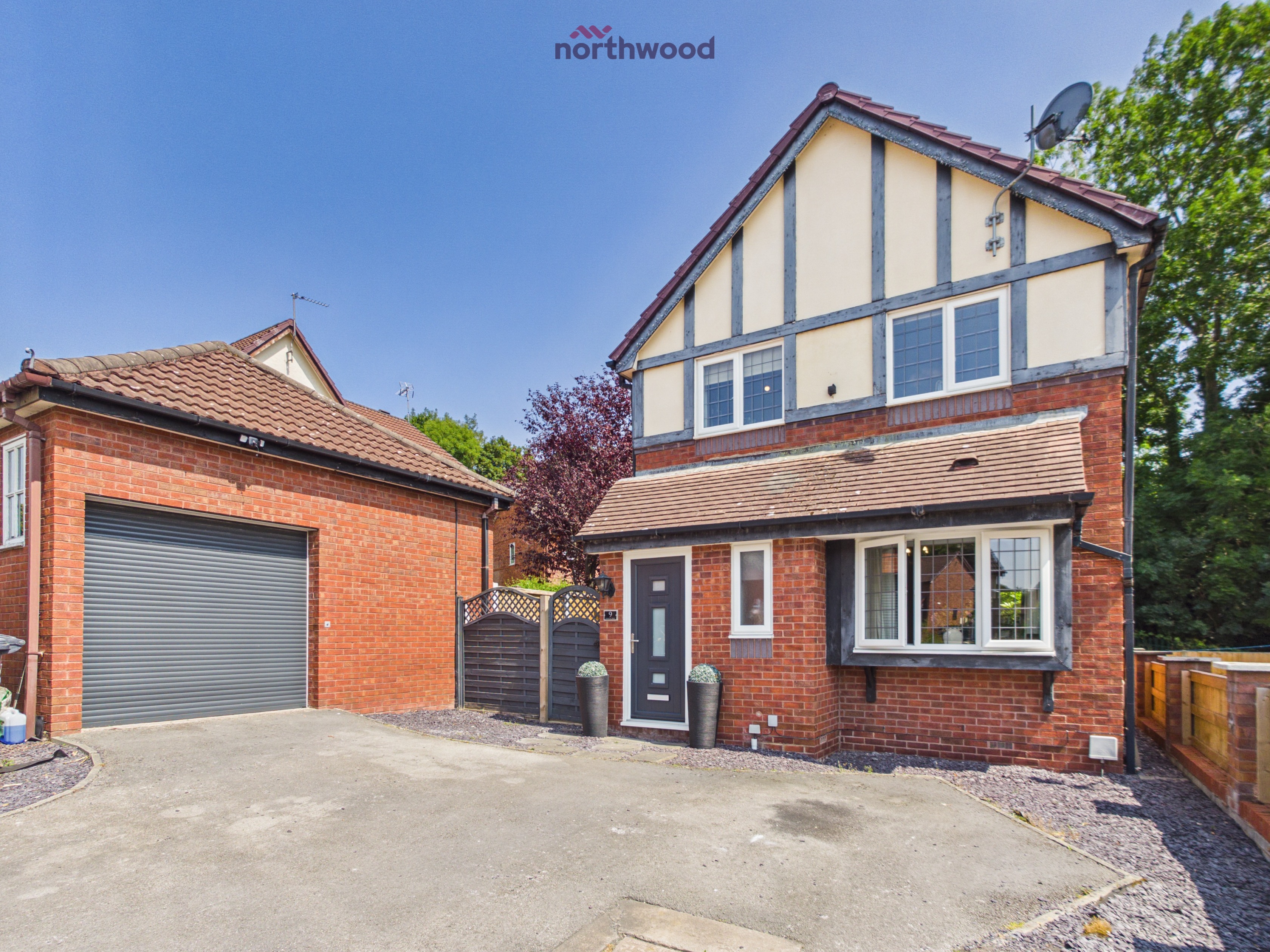 3 bedroom Detached house Under Offer