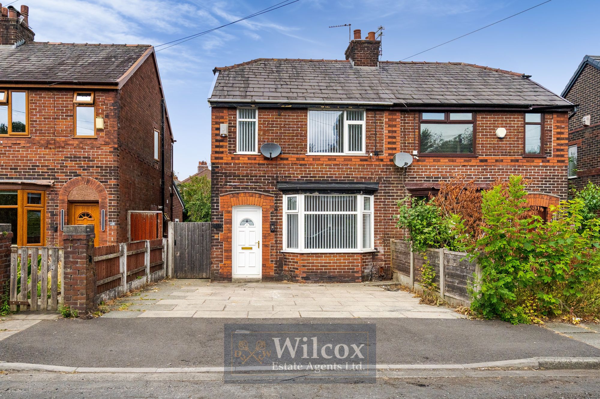 2 bedroom Semi-detached house Under Offer