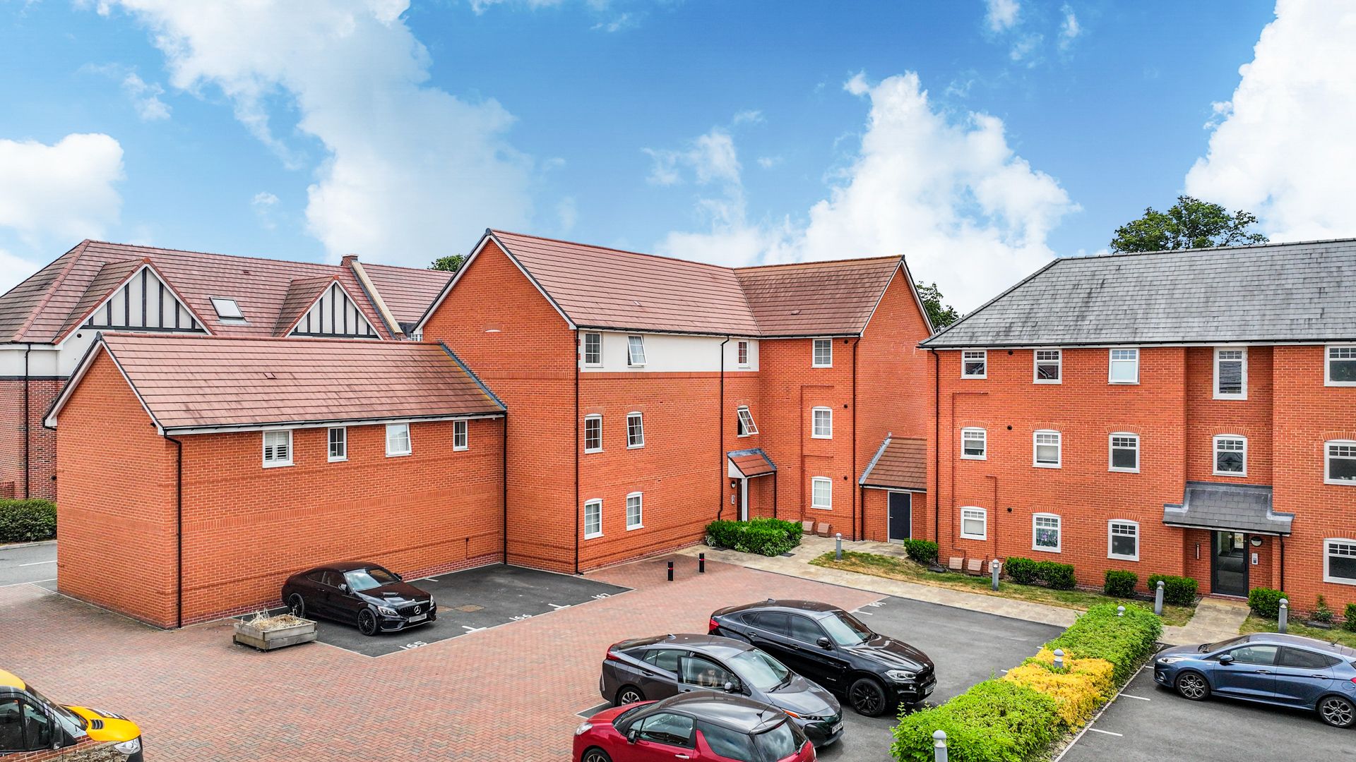 2 bedroom Flat For Sale