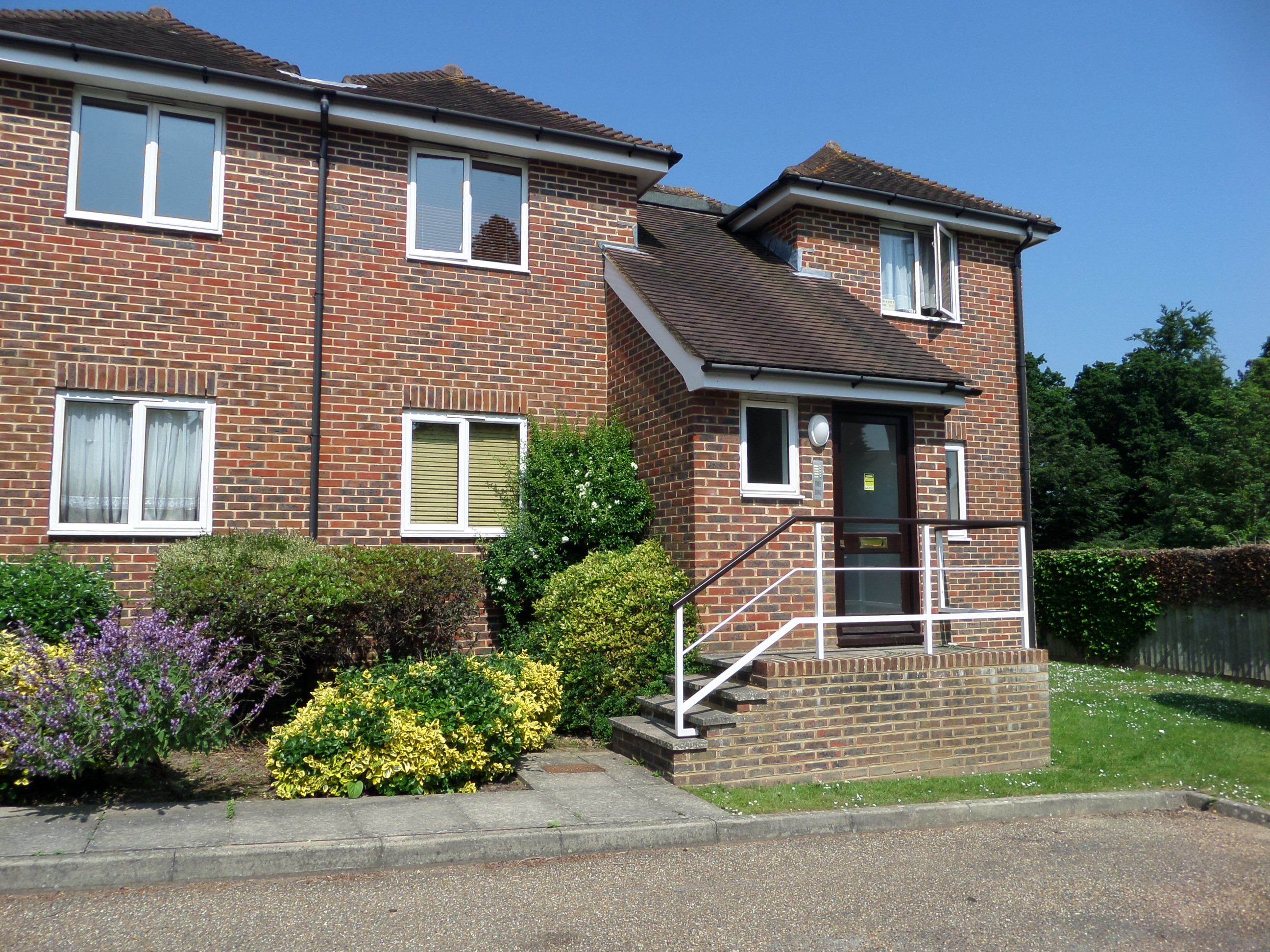 1 bedroom Flat To Let