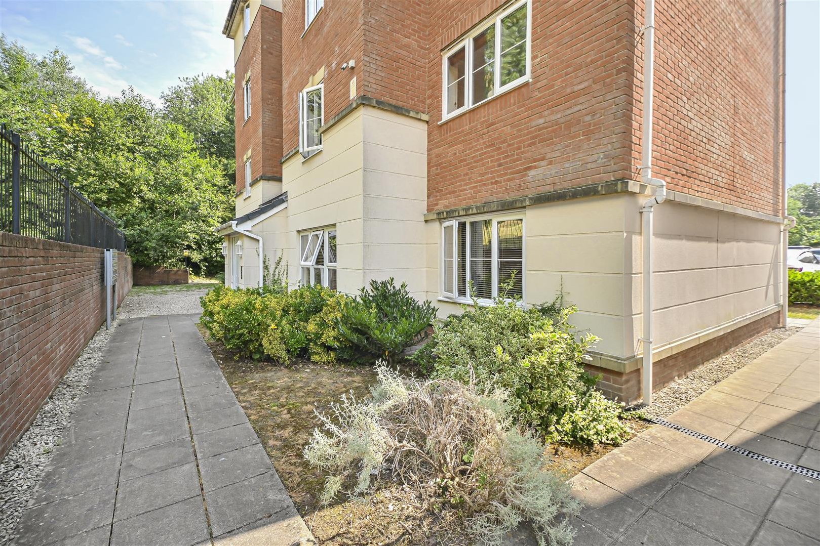 1 bedroom Apartment For Sale