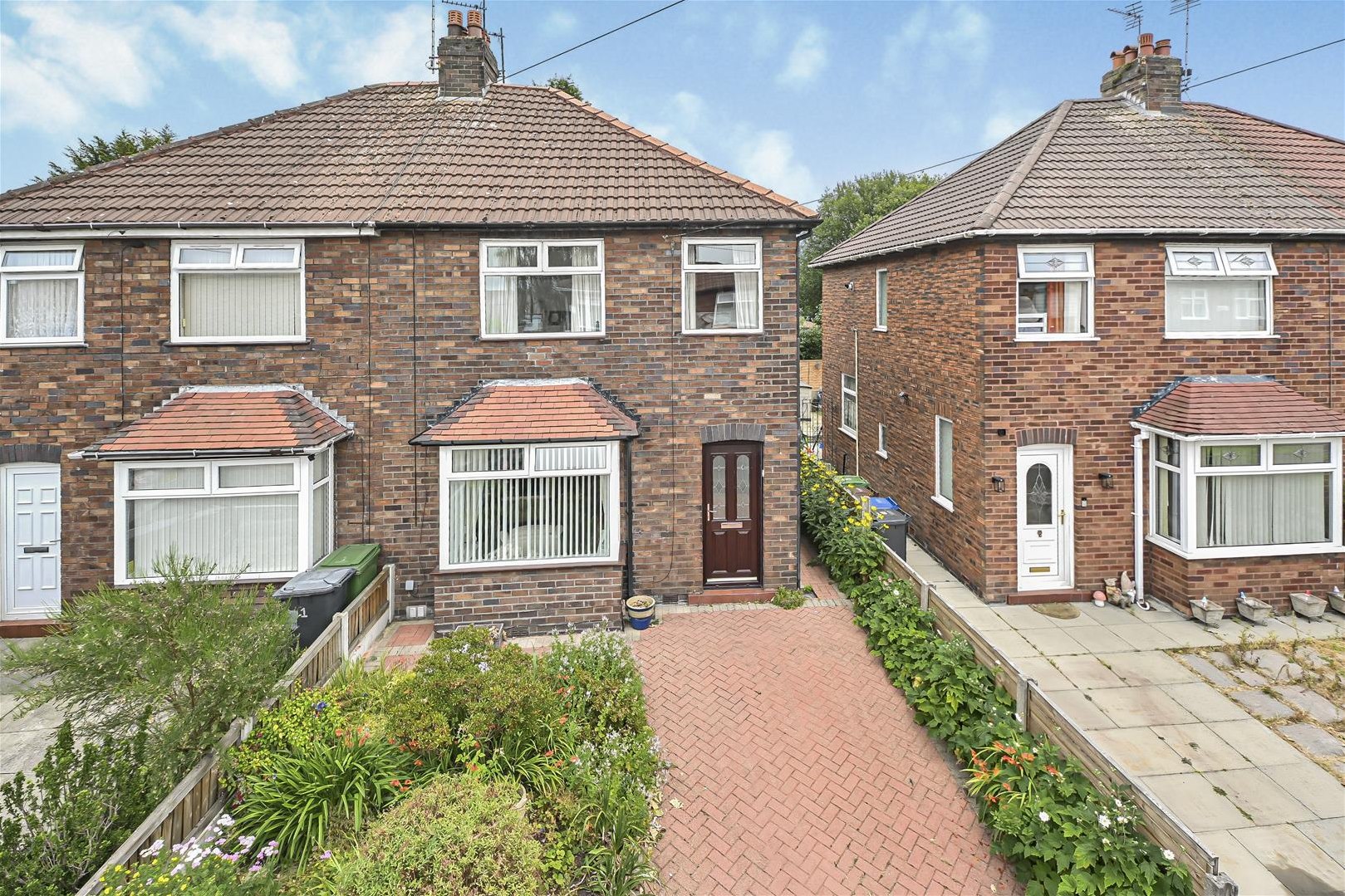 3 bedroom Semi-detached house For Sale