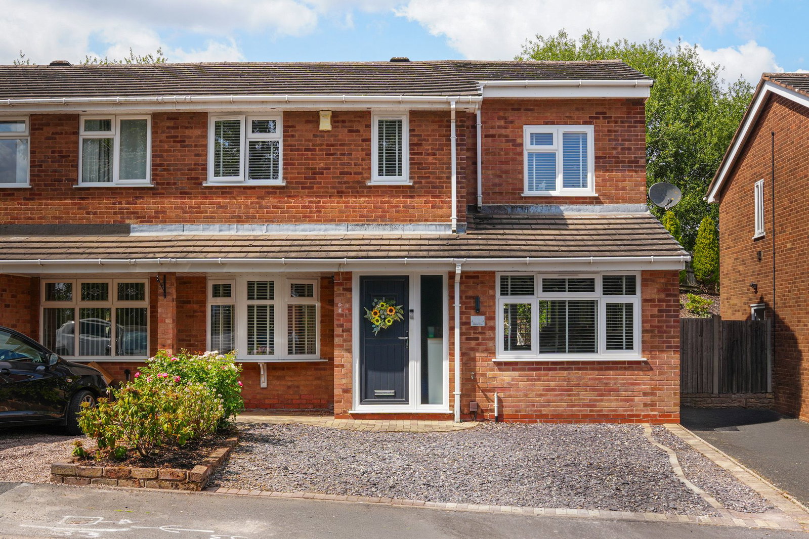 4 bedroom Semi-detached house Under Offer
