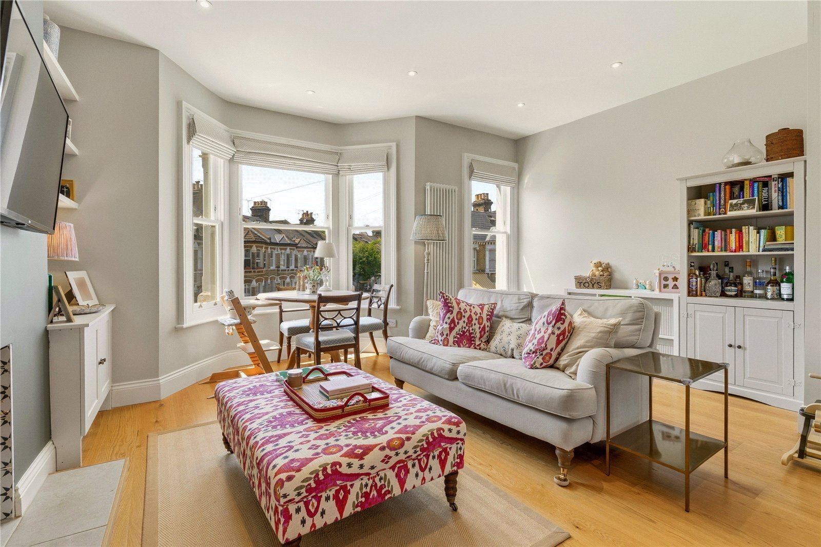 3 bedroom Flat For Sale