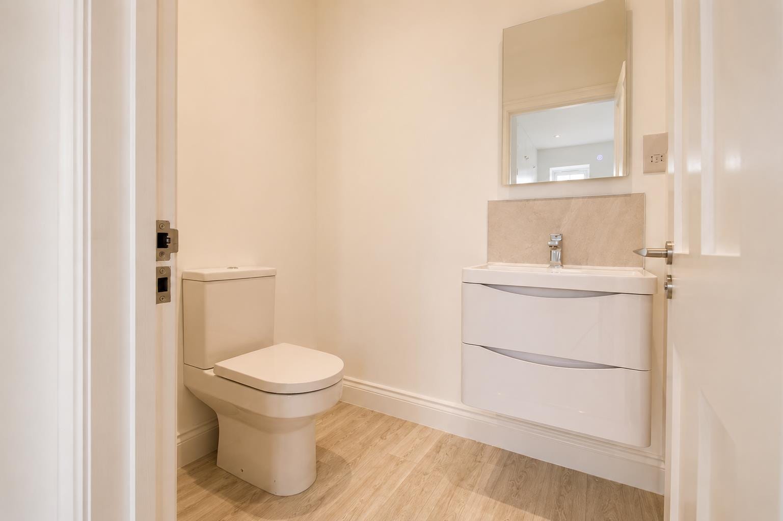 2 bedroom Flat To Let