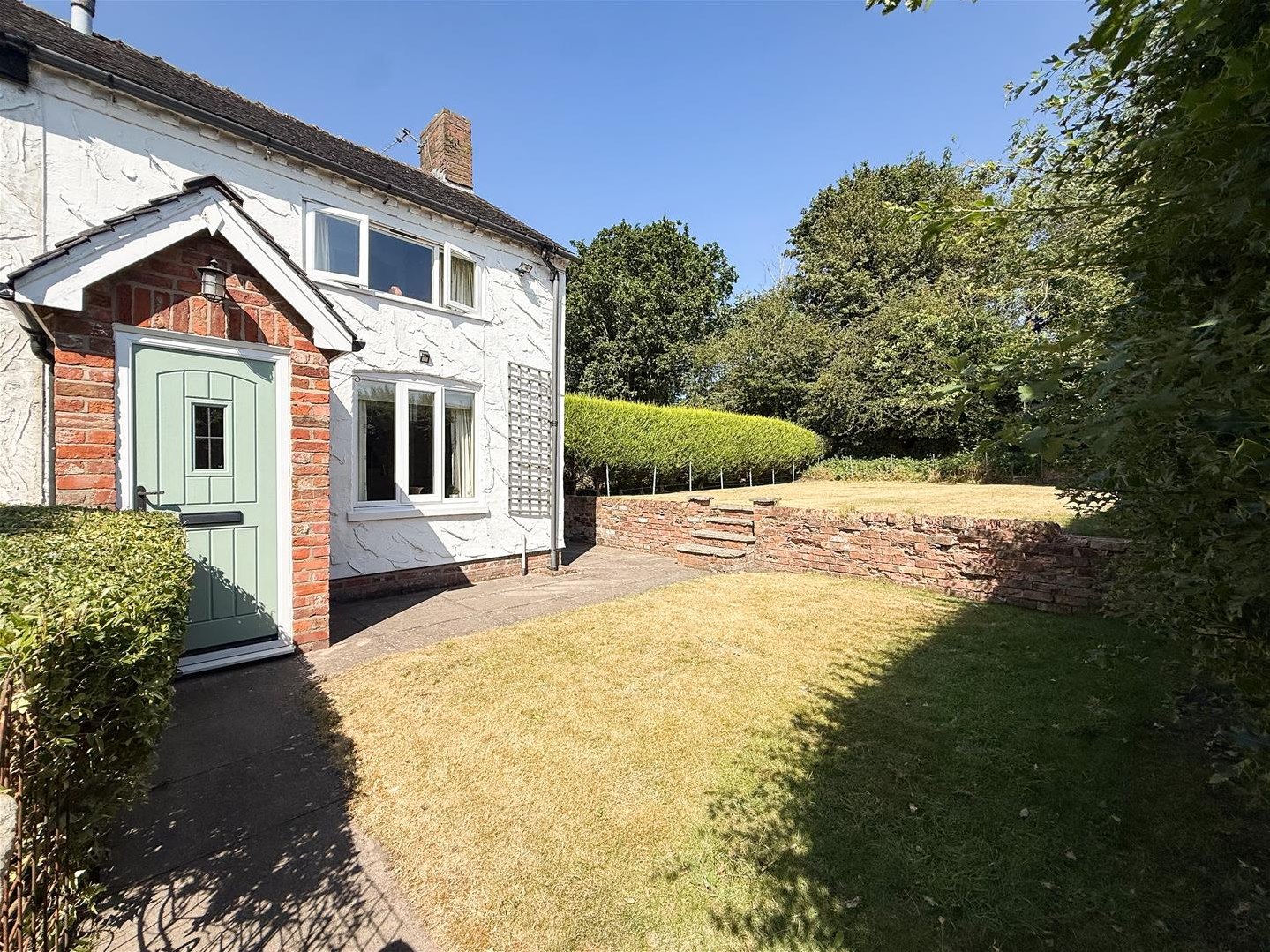 2 bedroom Cottage For Sale