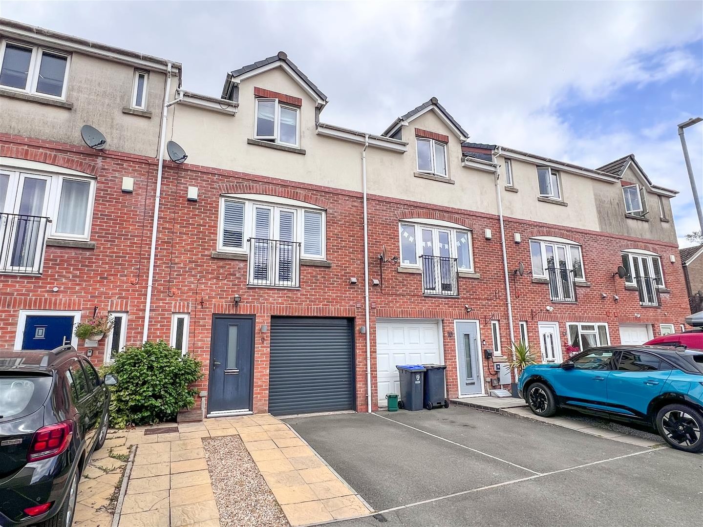 3 bedroom Town house For Sale