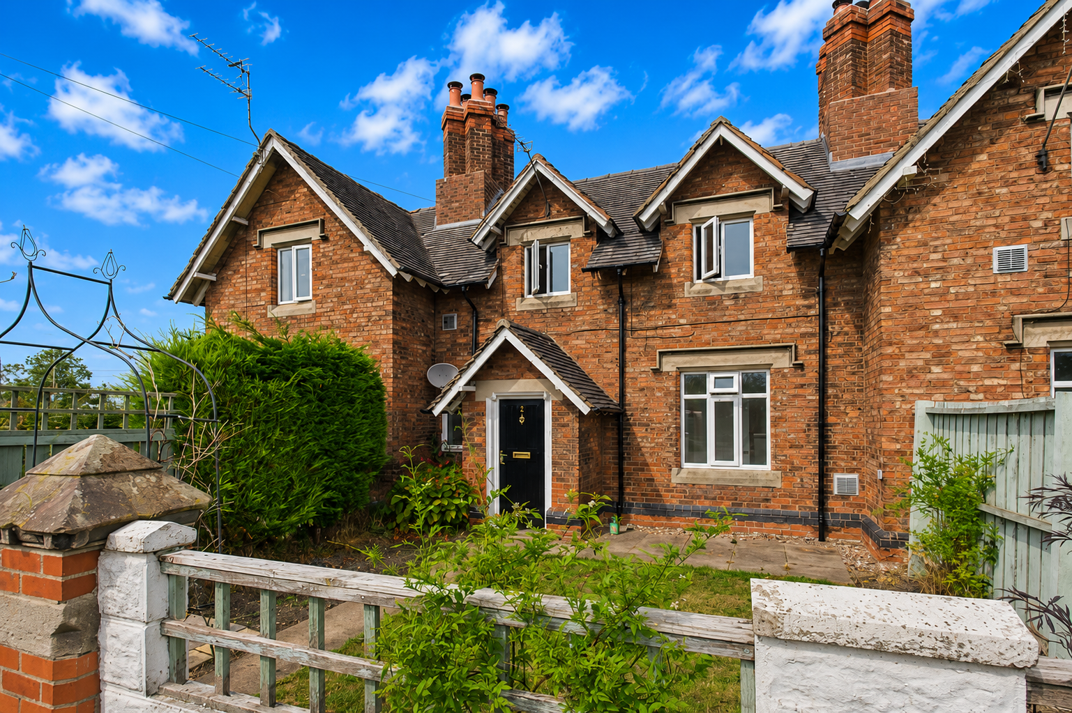 3 bedroom Cottage For Sale