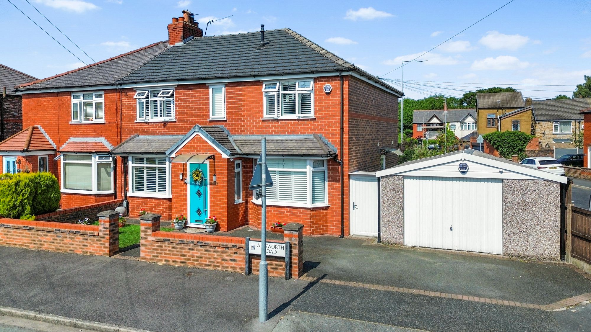 4 bedroom Semi-detached house Under Offer