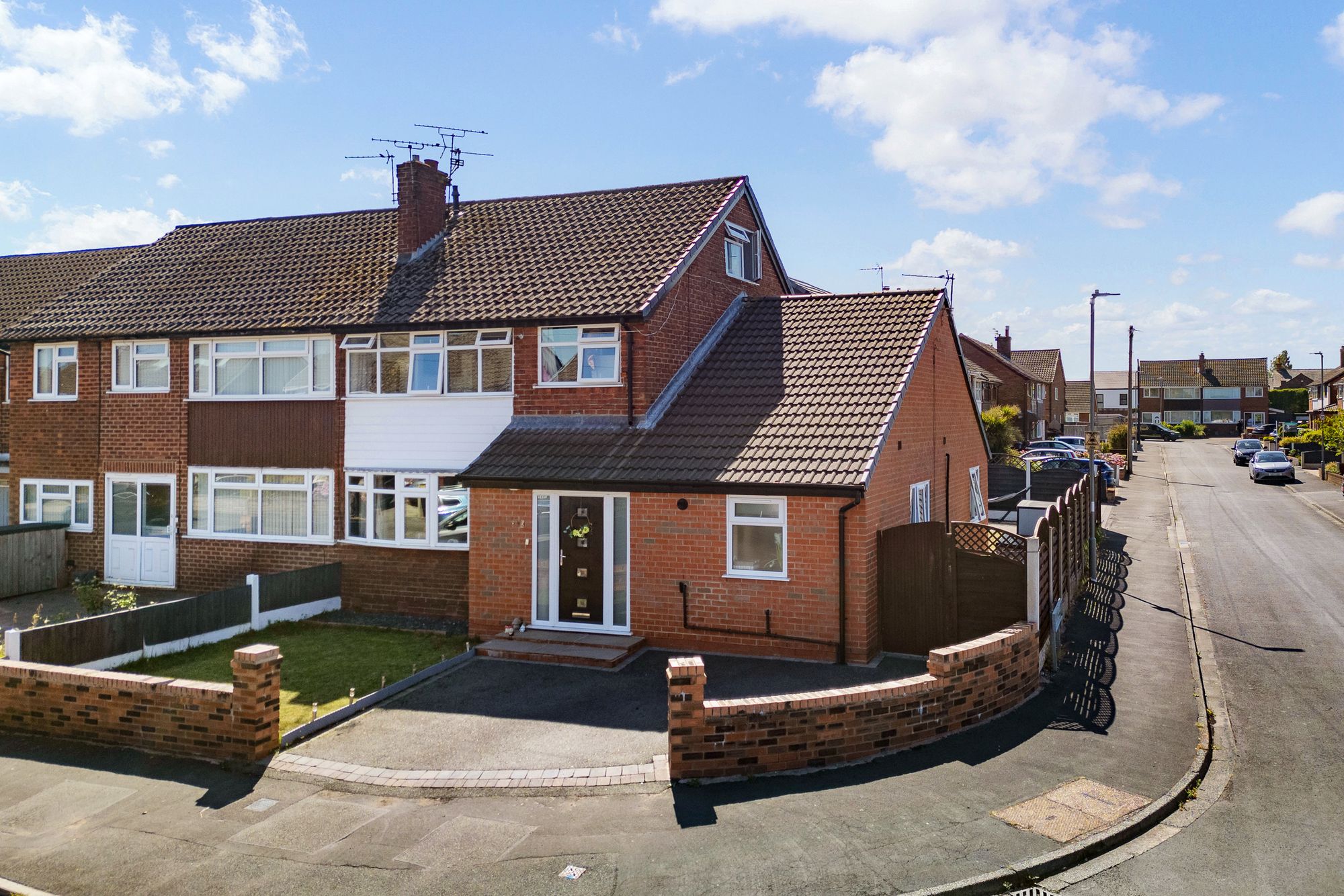 5 bedroom Semi-detached house Under Offer