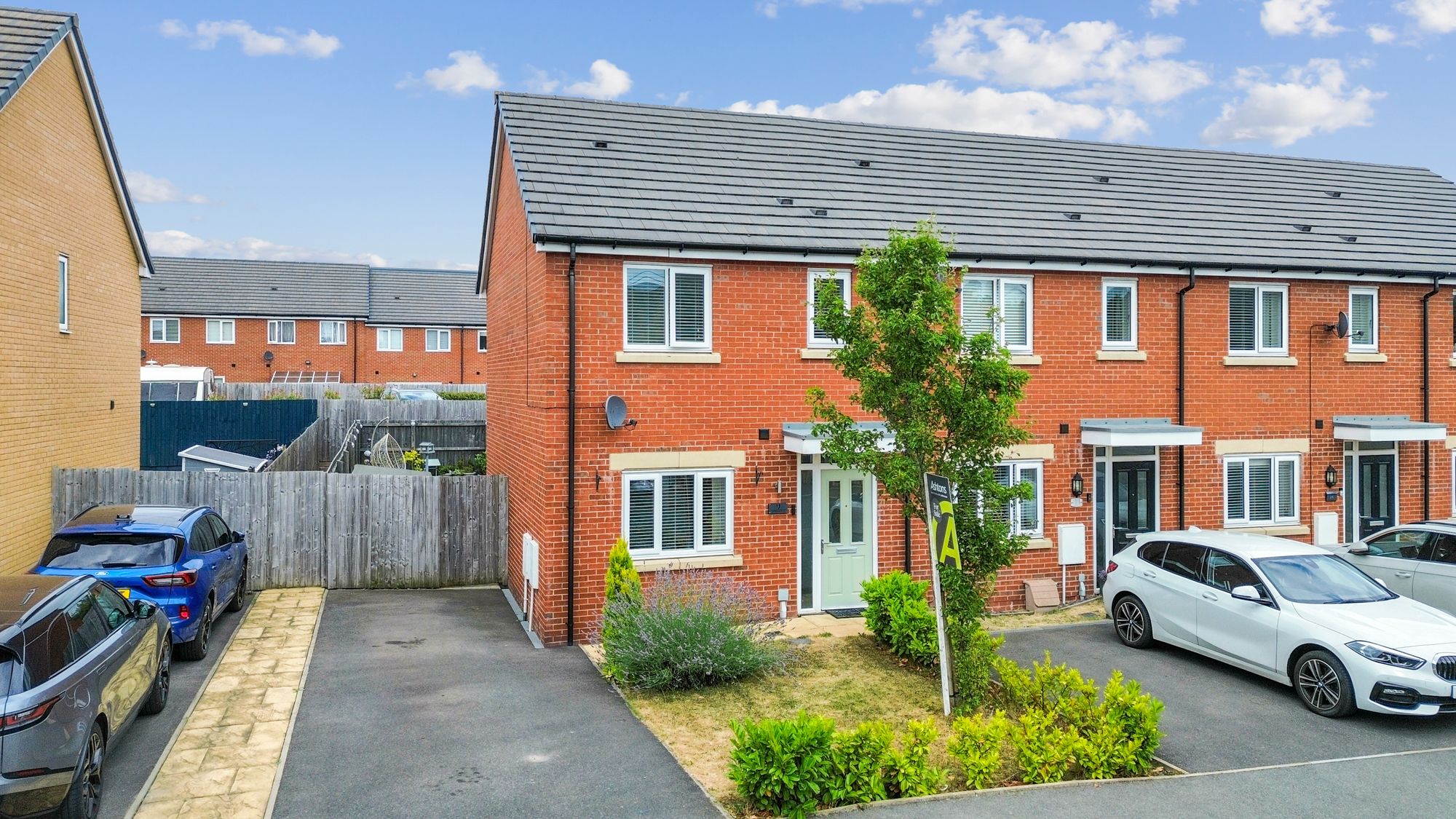 2 bedroom End of terrace house Under Offer