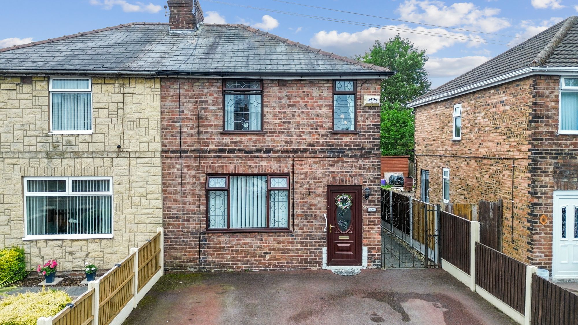 3 bedroom Semi-detached house For Sale
