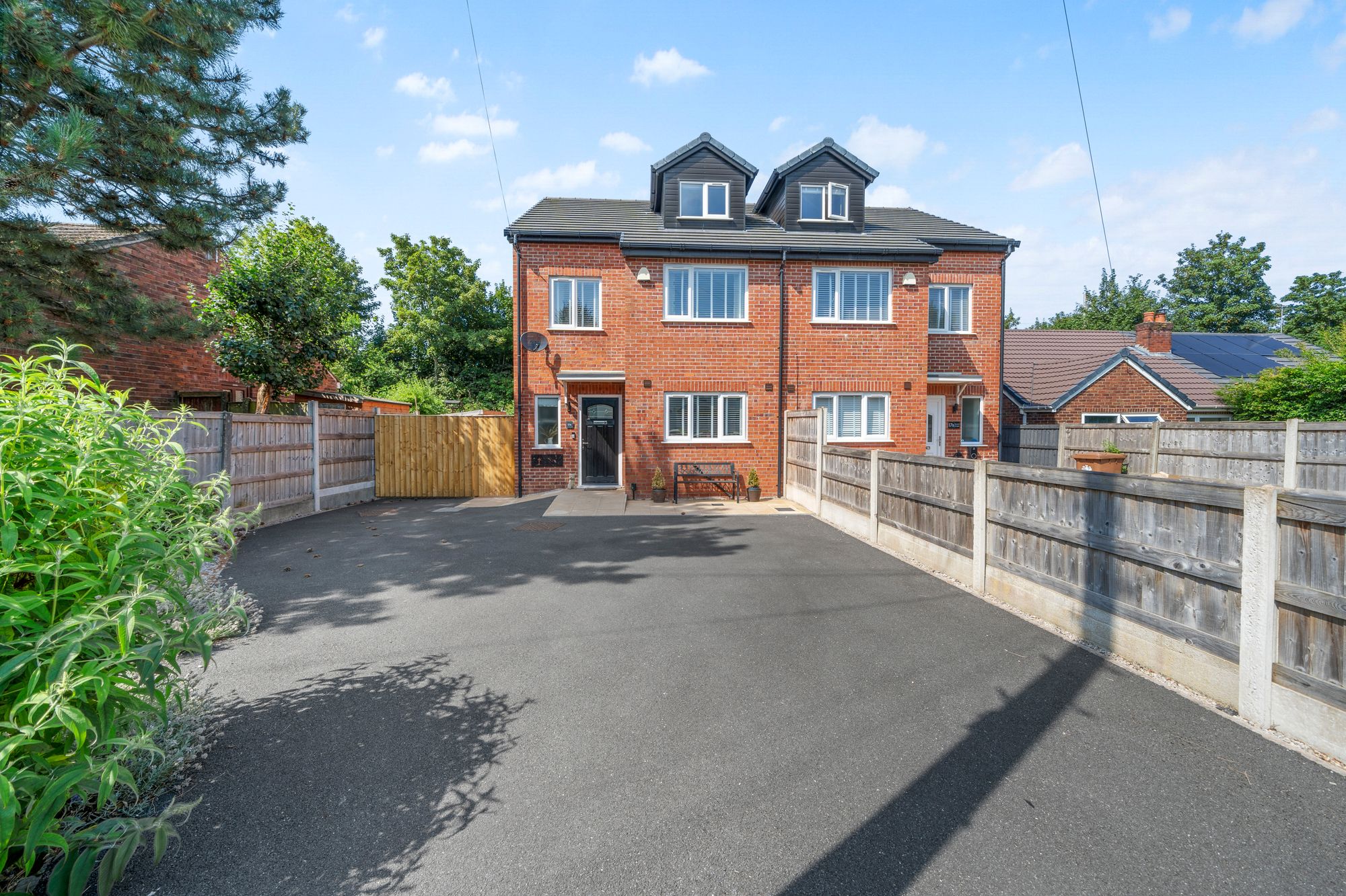 3 bedroom Semi-detached house For Sale