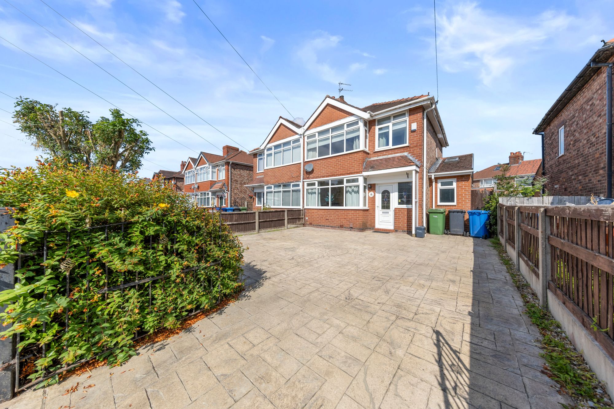 3 bedroom Semi-detached house For Sale