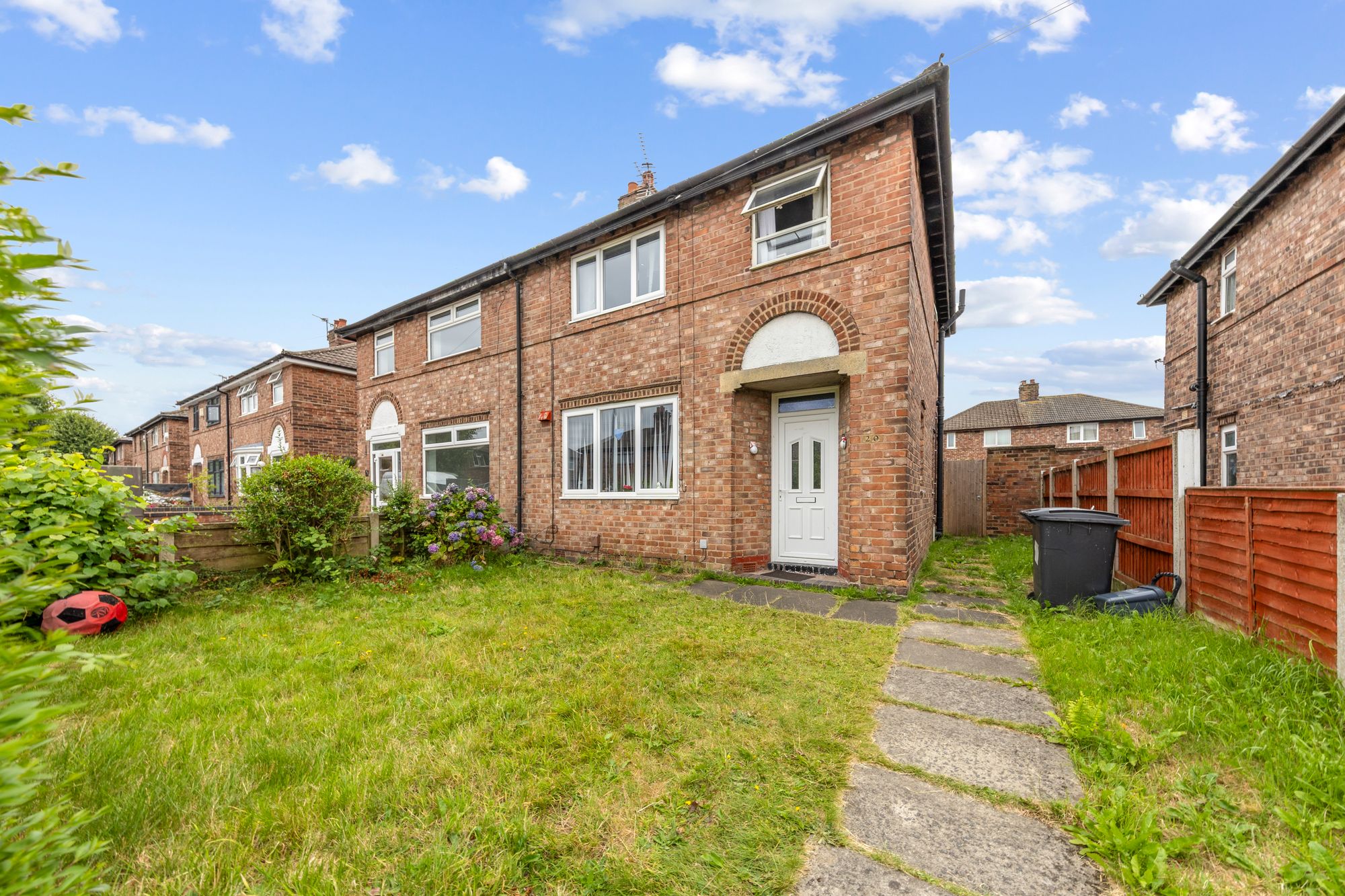3 bedroom Semi-detached house For Sale