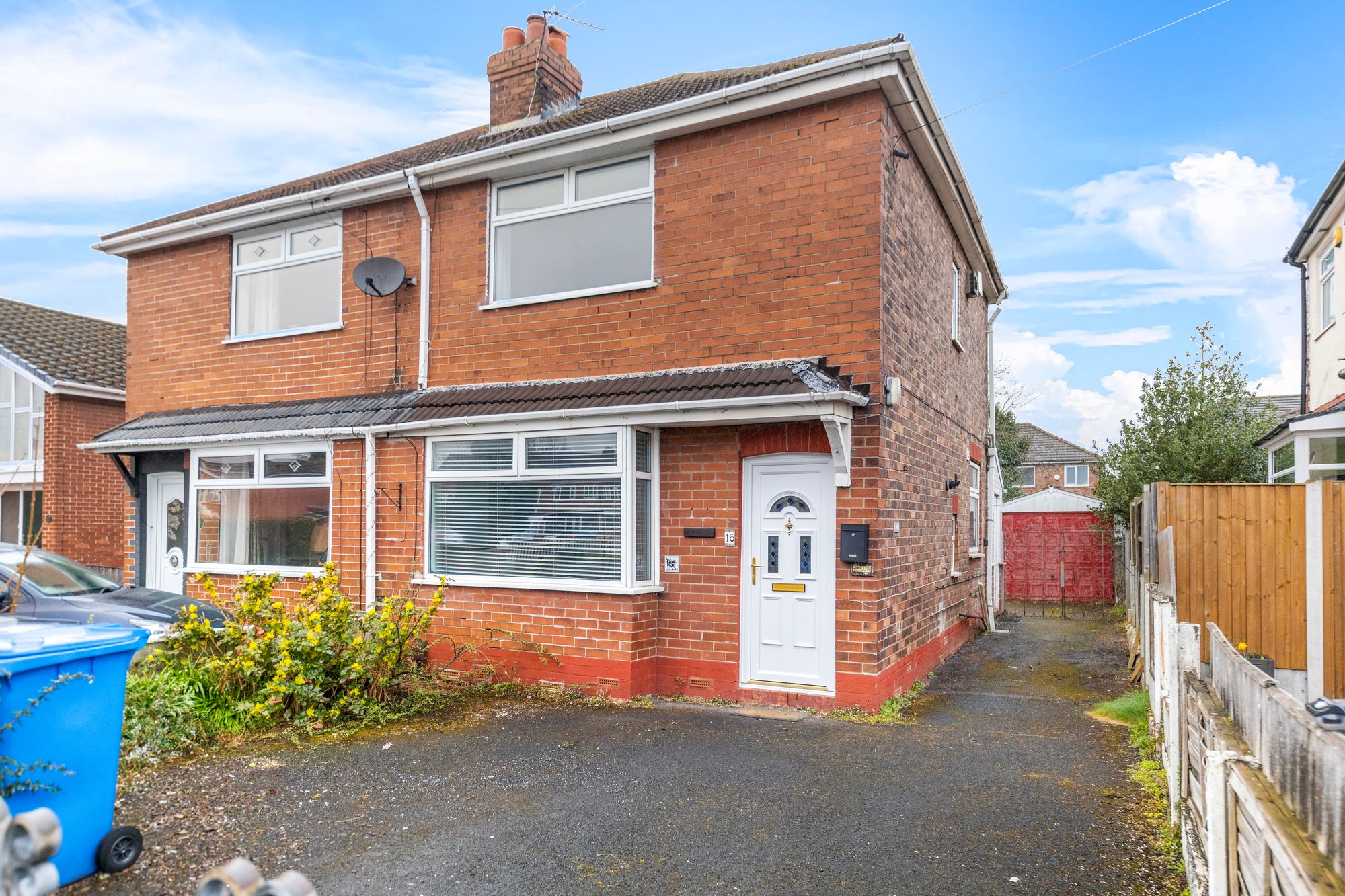 2 bedroom Semi-detached house For Sale