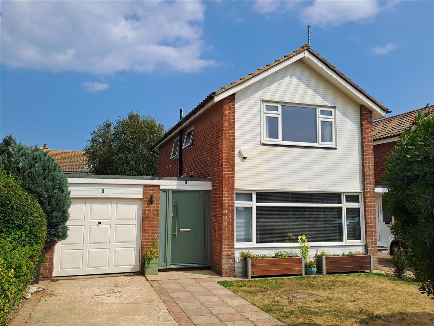 3 bedroom Link detached house For Sale