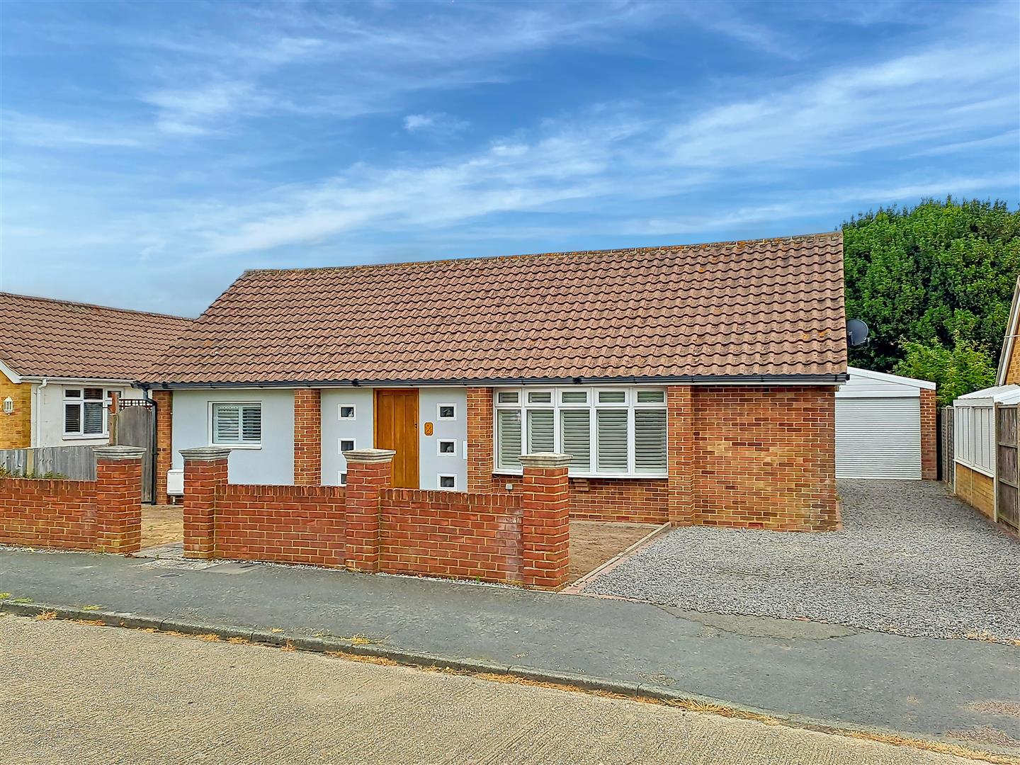 2 bedroom Detached bungalow For Sale