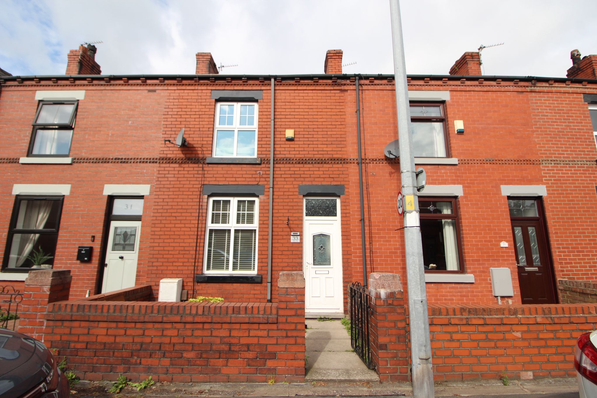2 bedroom Terraced House To Let