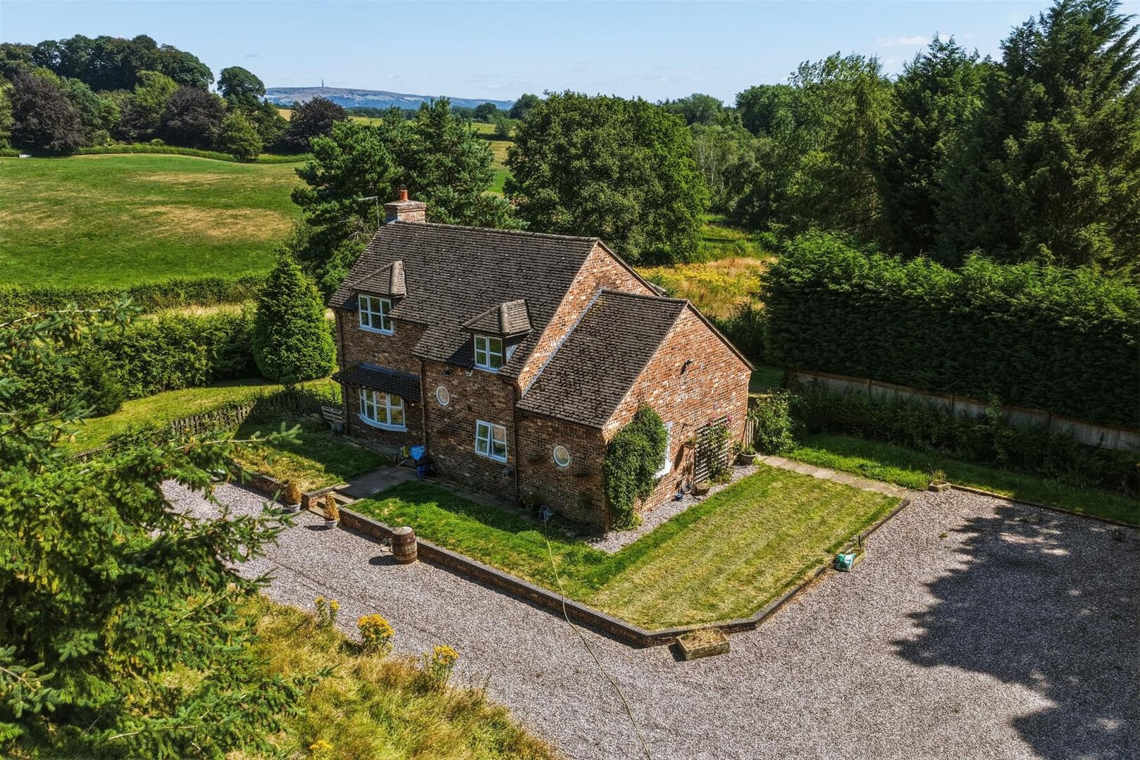 4 bedroom Cottage For Sale