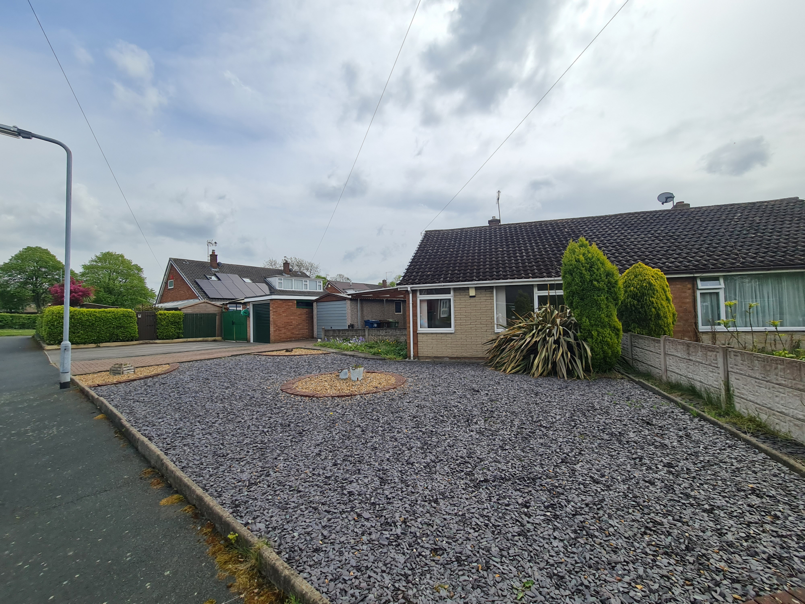 2 bedroom Detached bungalow For Sale