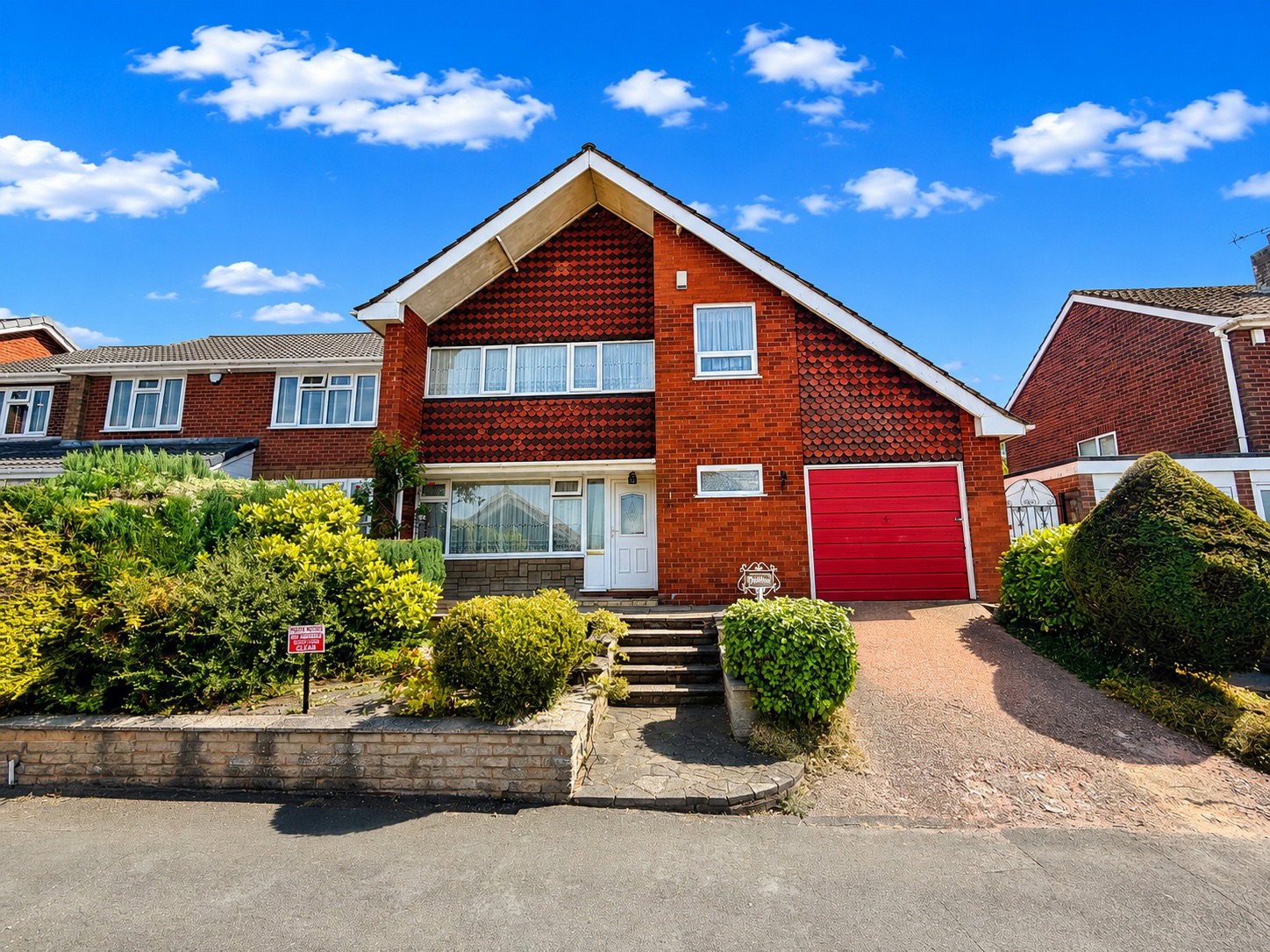3 bedroom Detached house For Sale