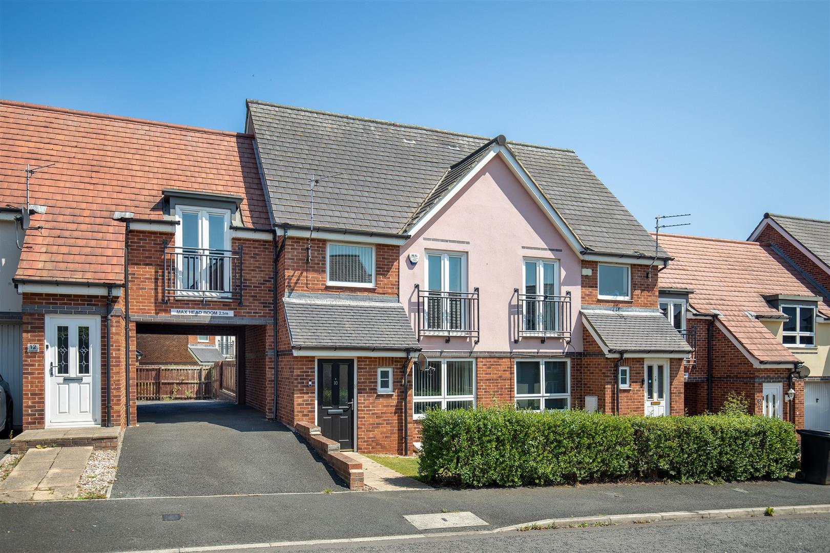 3 bedroom Semi-detached house Under Offer