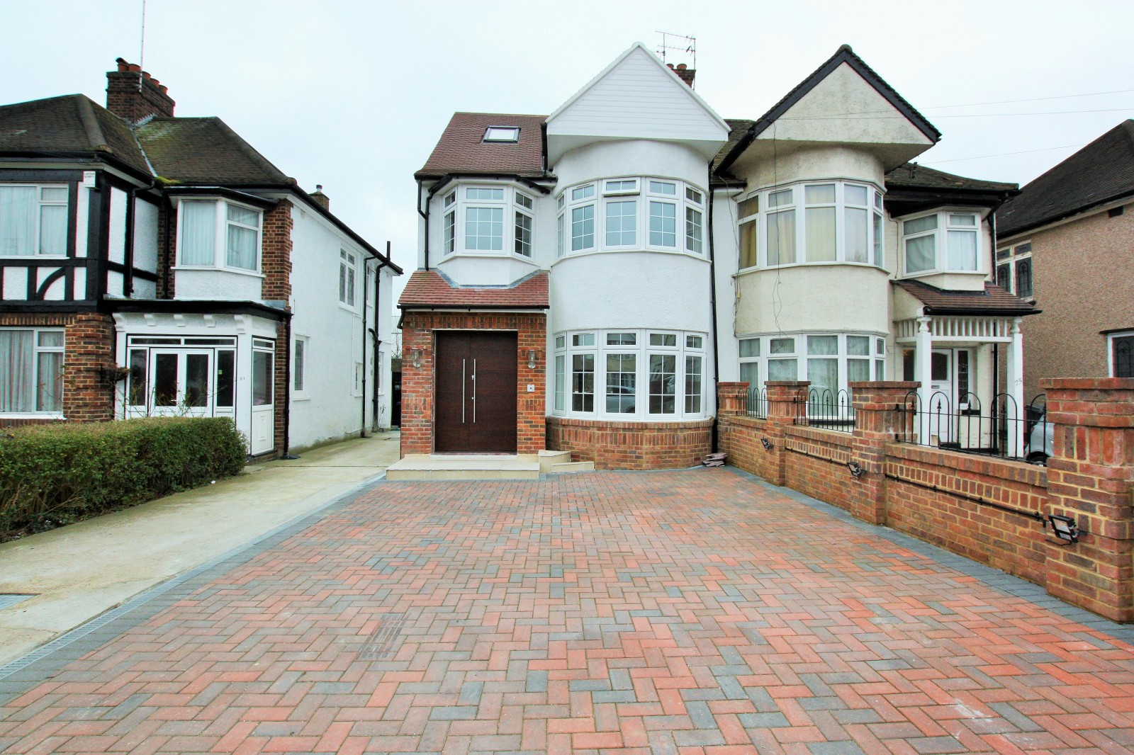 4 bedroom Semi-detached house Under Offer