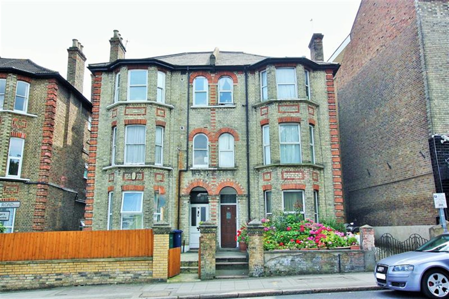 3 bedroom Apartment To Let