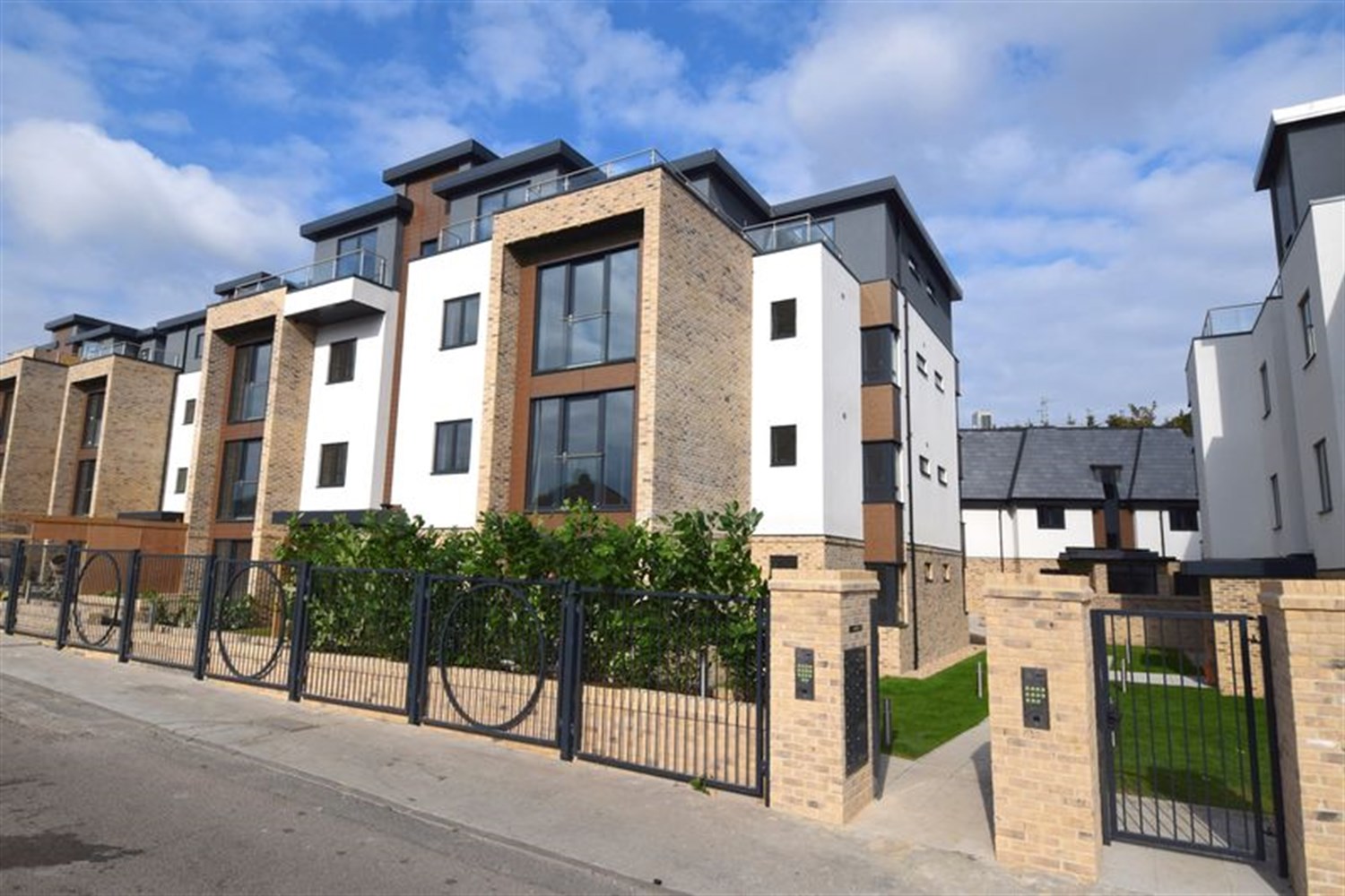 1 bedroom Flat To Let