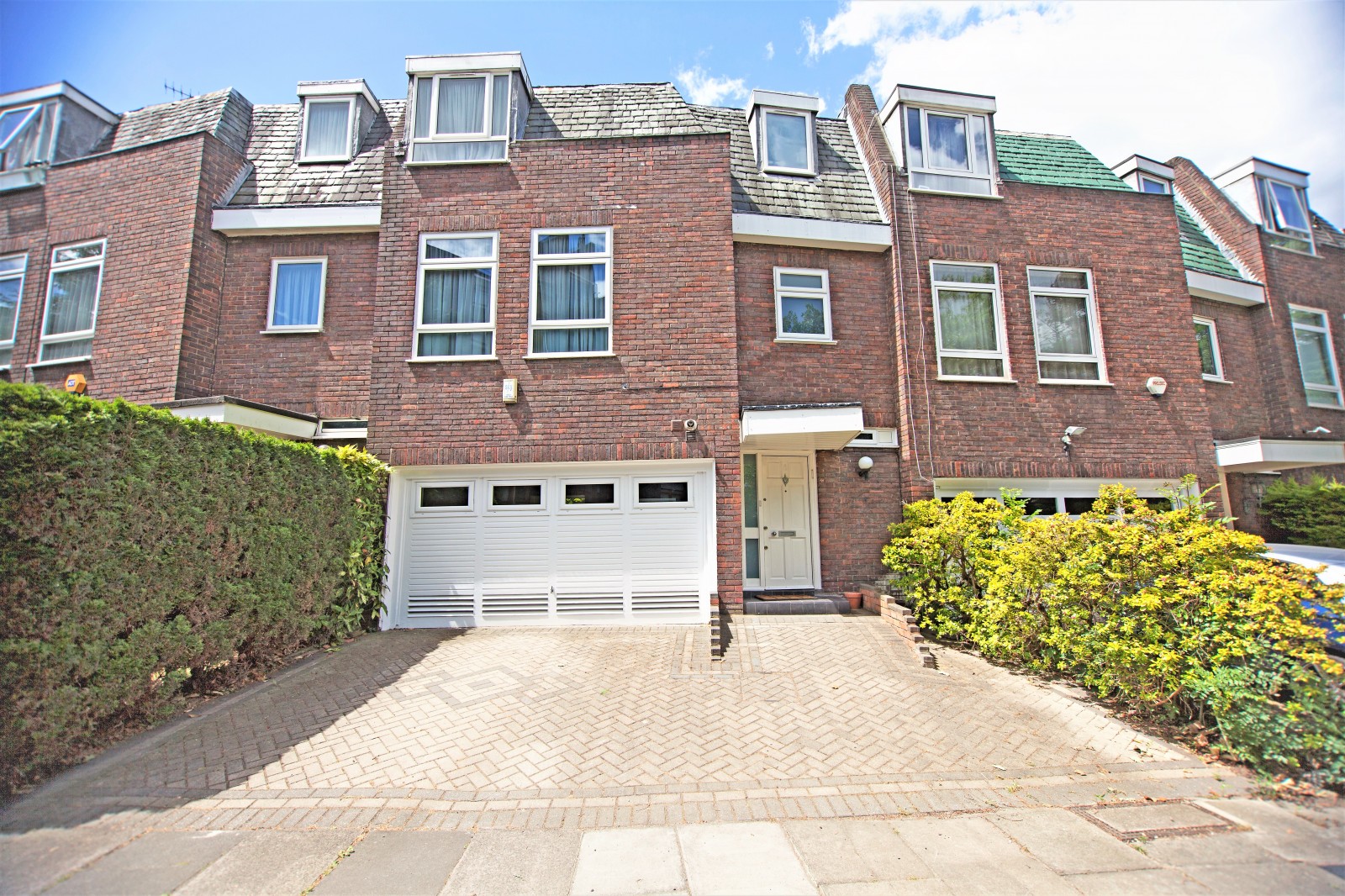 4 bedroom Town house Under Offer