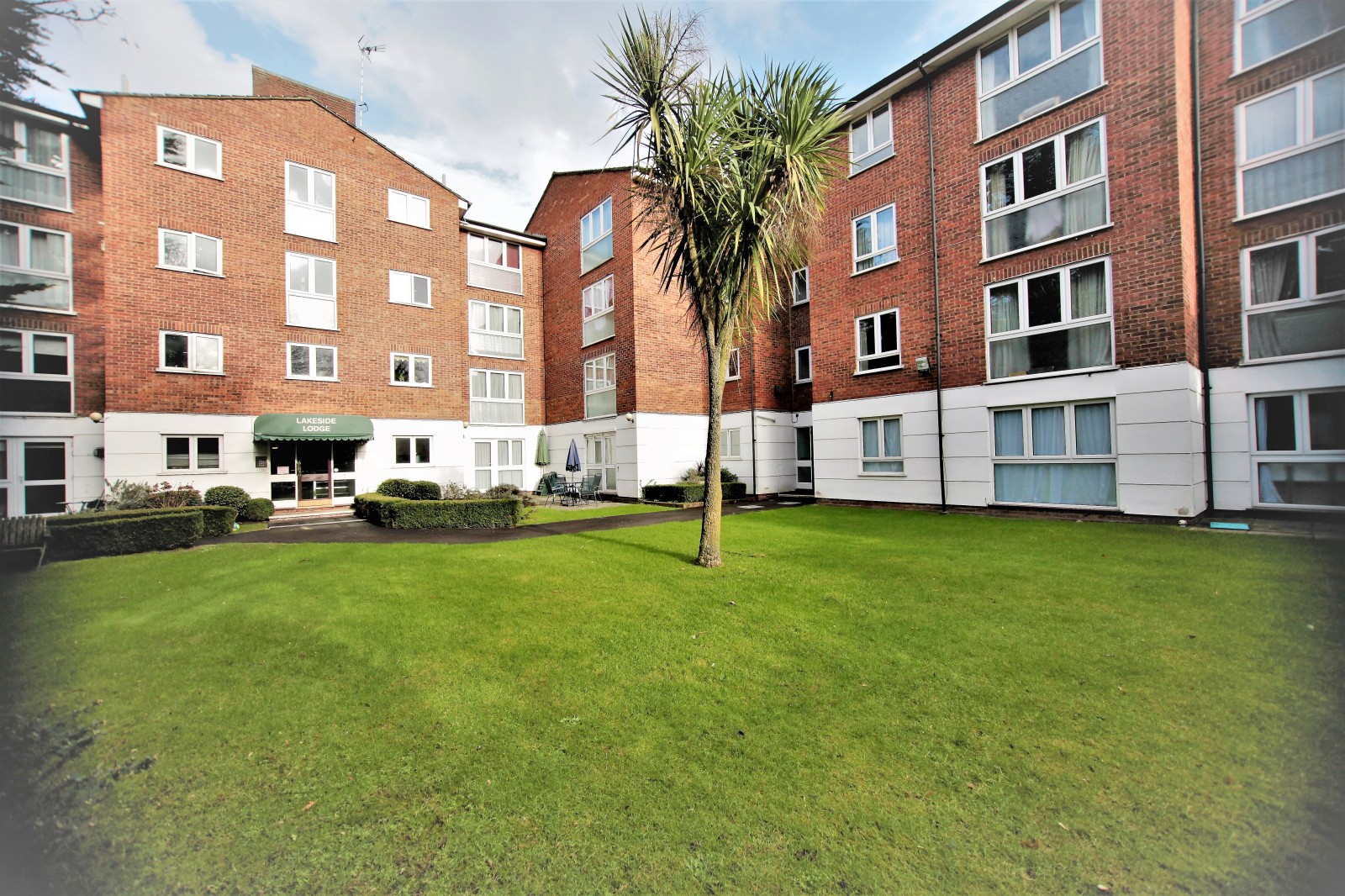 2 bedroom Apartment Under Offer