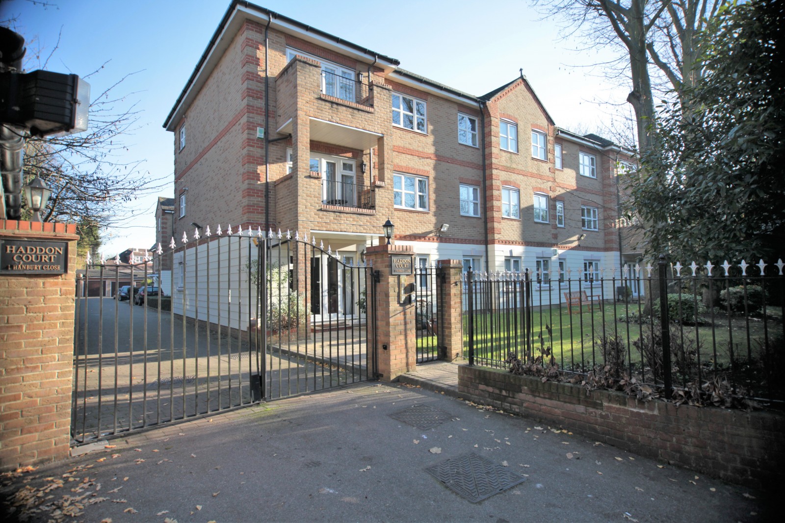 2 bedroom Apartment Under Offer