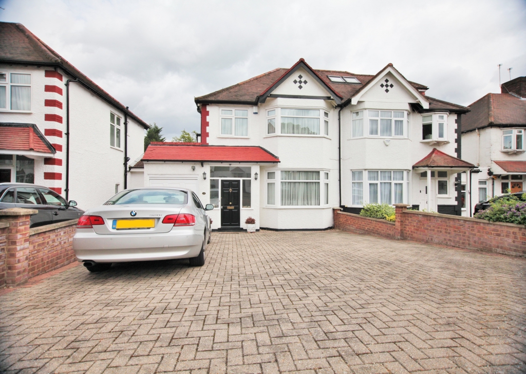 4 bedroom Semi-detached house Under Offer