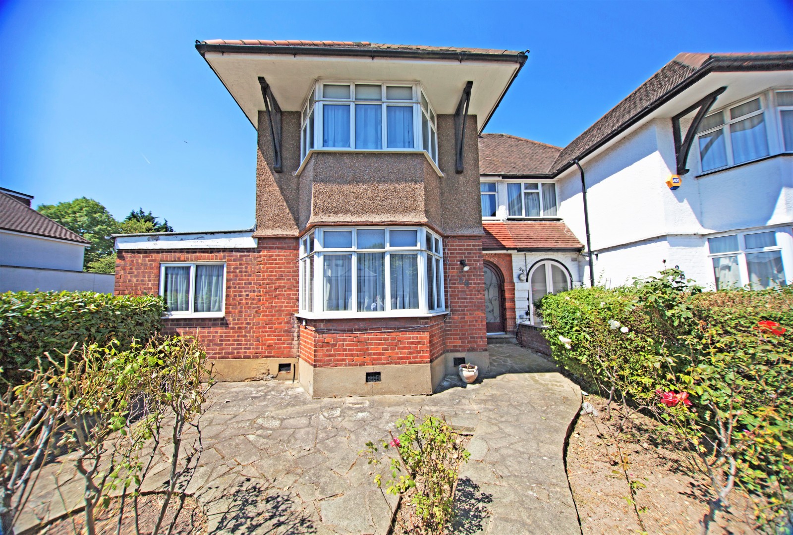 4 bedroom Semi-detached house Under Offer