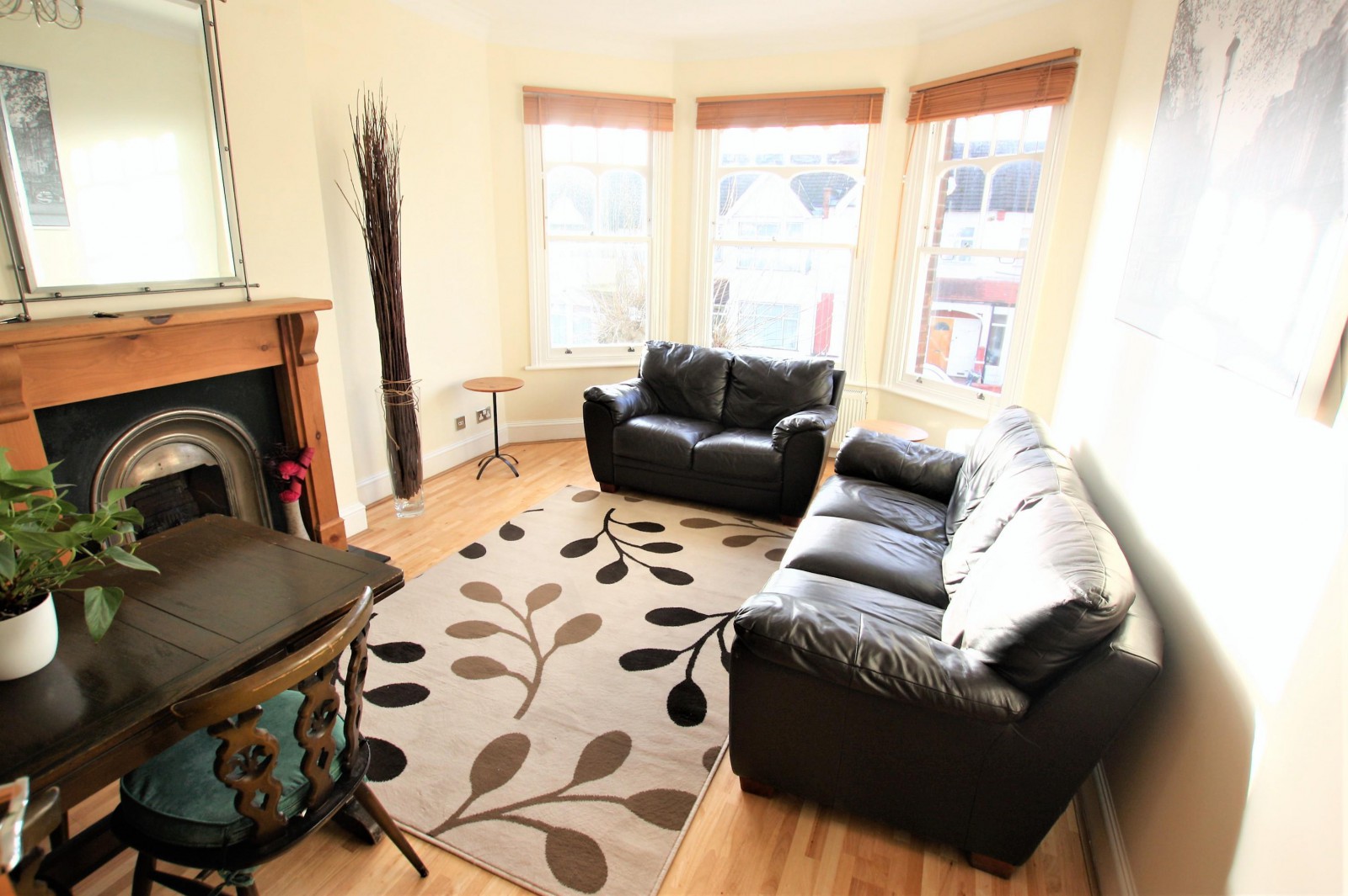 2 bedroom Flat To Let
