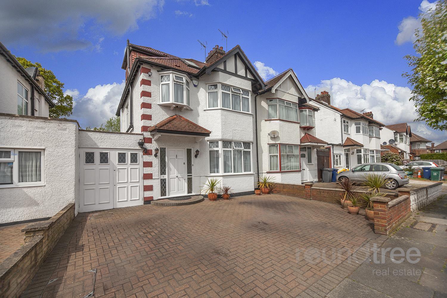 4 bedroom Semi-detached house Under Offer